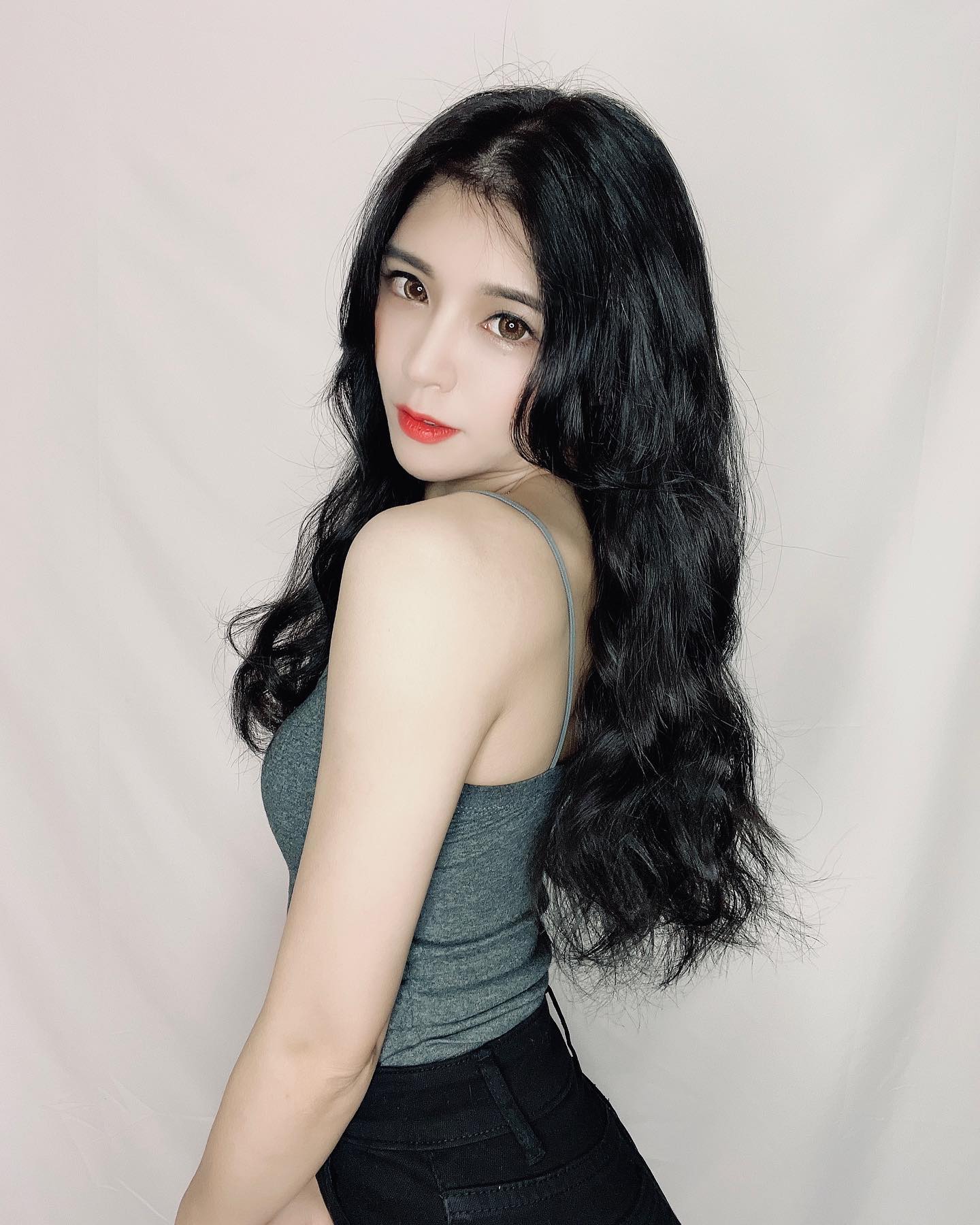 短褲甜心「Sunnie陸筱晴」天生麗質「白嫩胸器」威力超級殺！「腰束奶澎」讓人心癢癢-第1章-图片7