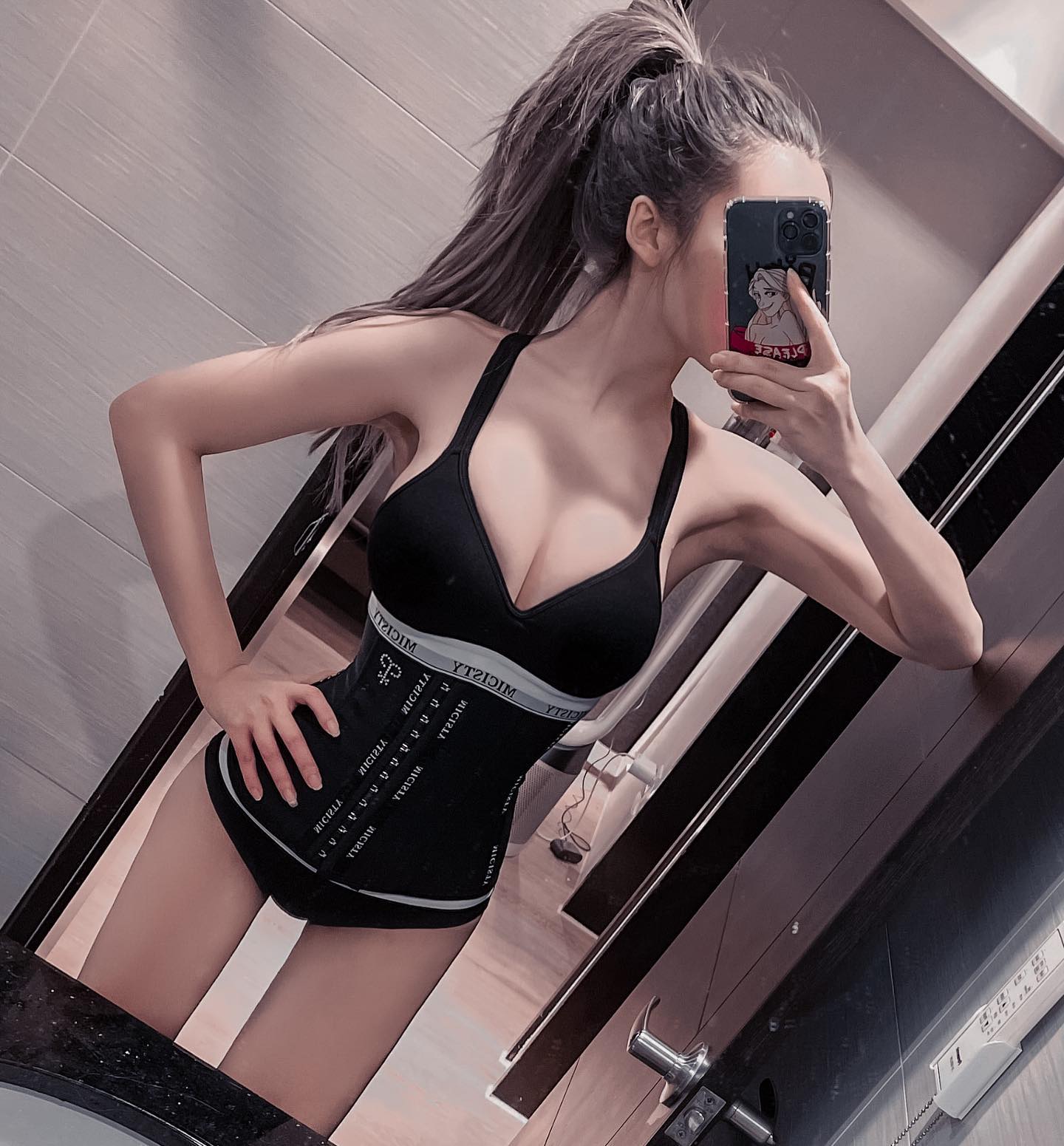 豔情誘惑正妹「蔡瑛紋」絕美蜜桃臀有著致命吸引力！透視感超強挑逗敏感神經-第1章-图片3