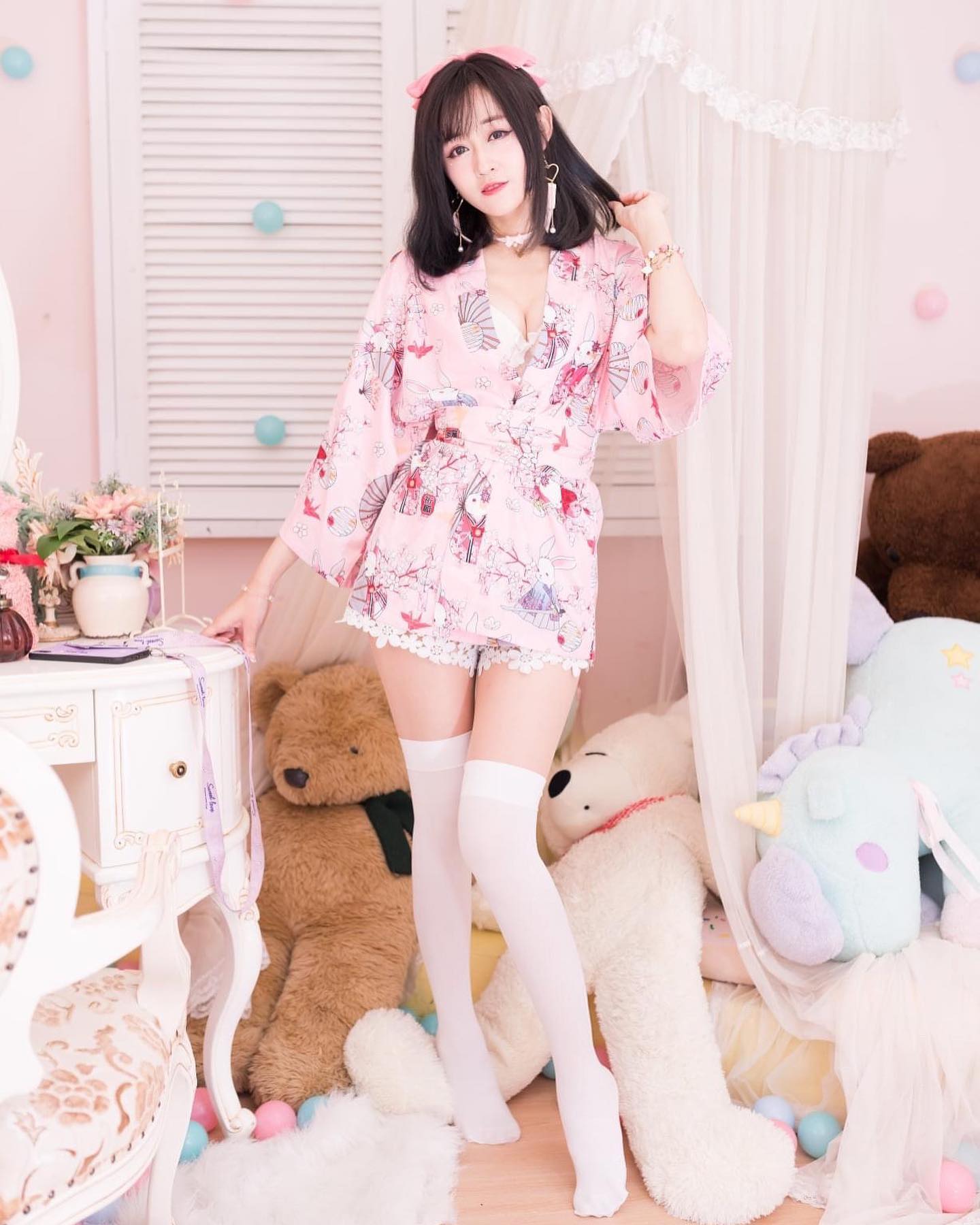 大眼正妹「吳倩緯」誘人火辣曲線「美腿超逆天」「渾圓溢出」難以招架啊！-第1章-图片3