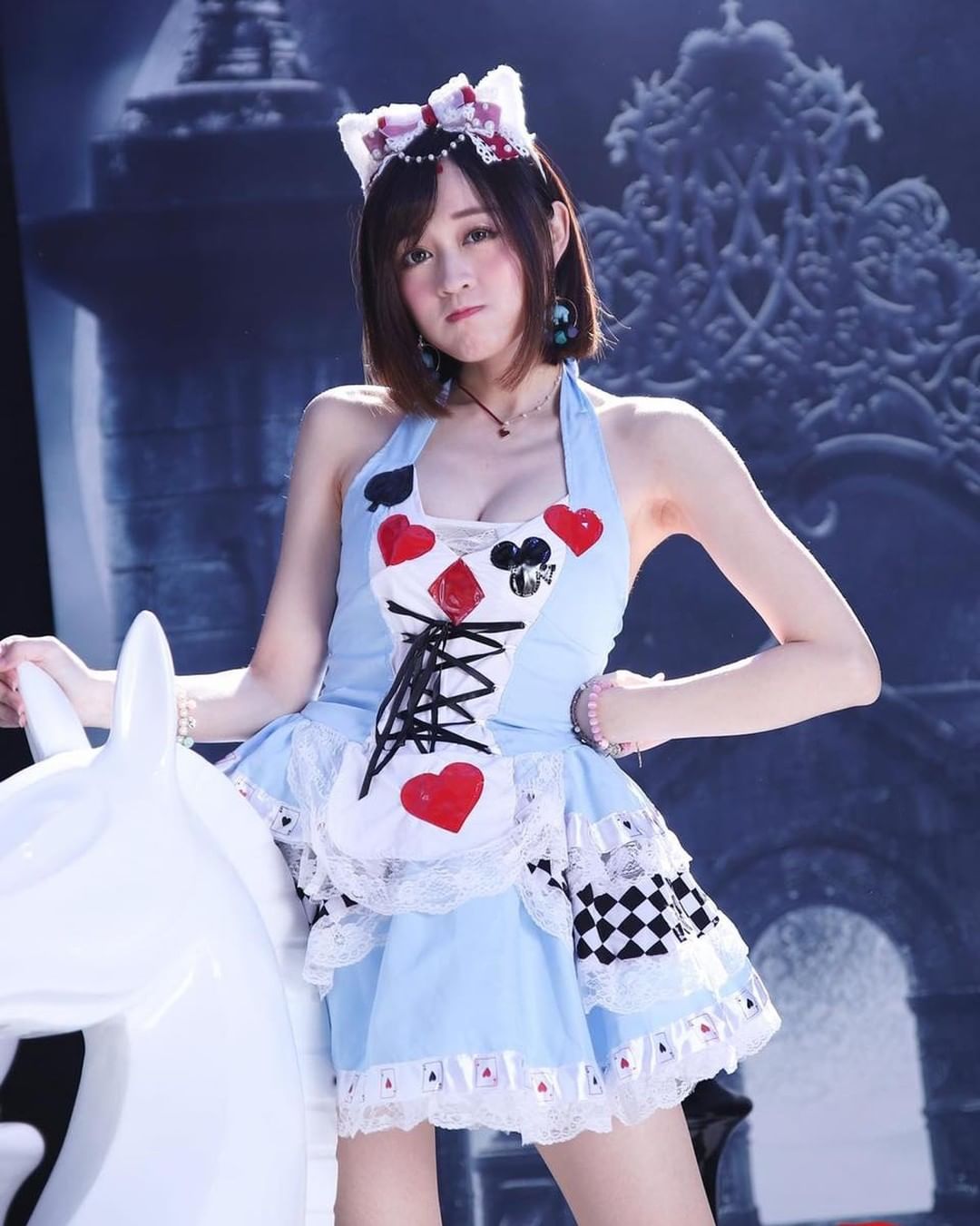 大眼正妹「吳倩緯」誘人火辣曲線「美腿超逆天」「渾圓溢出」難以招架啊！-第1章-图片10