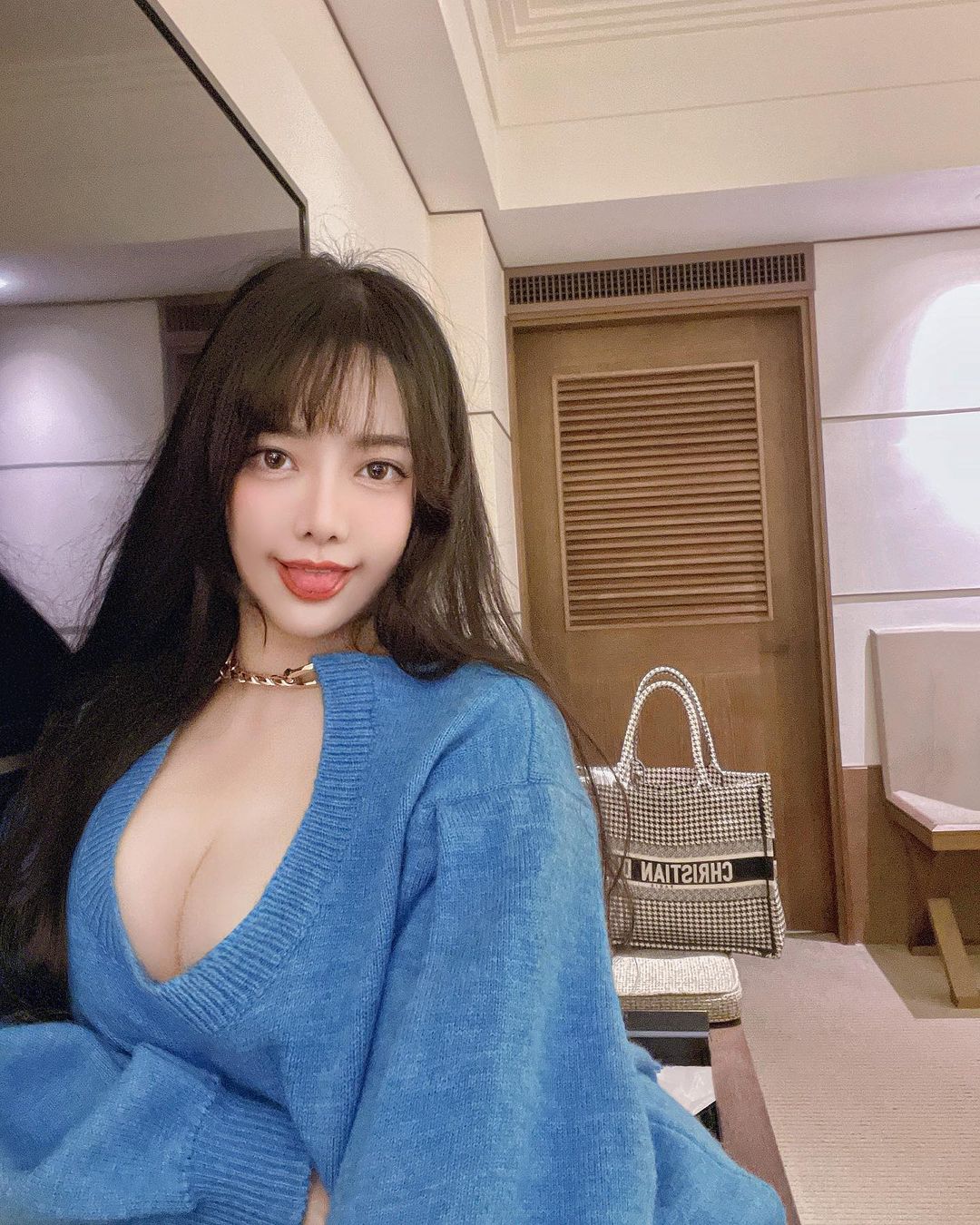 IRIS 霍萱 超長美腿超胸身材又甜又辣迷死你(52P)-第1章-图片17