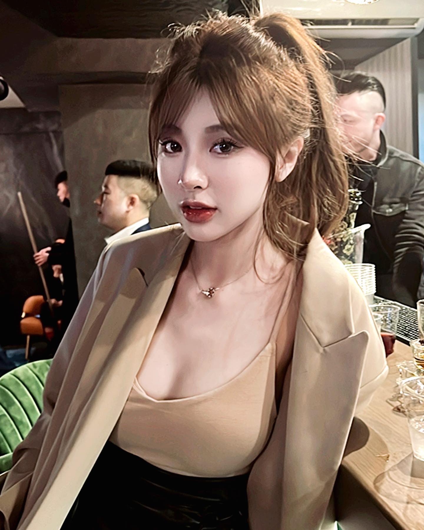 爆奶正妹「潔晞」舉手投足都有性感的魅惑力，巨大歐派真的太引遐想-第1章-图片8