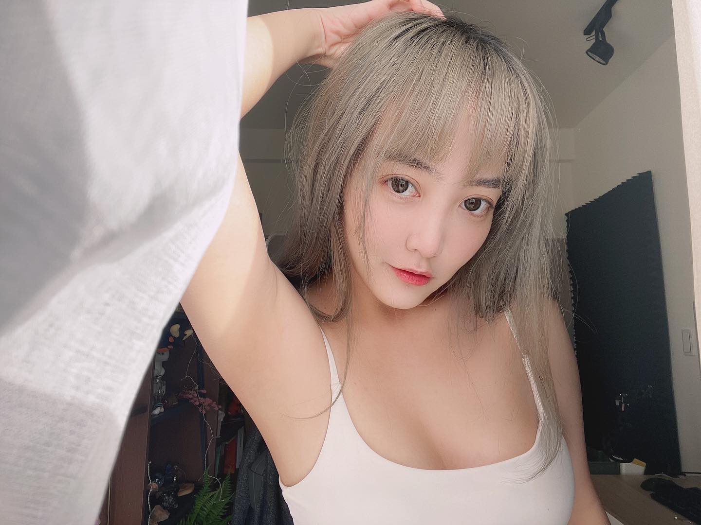 氣質護理師「學長Abby」性感曲線好迷人，渾圓美乳又白又嫩，形狀真的太美好！-第1章-图片8