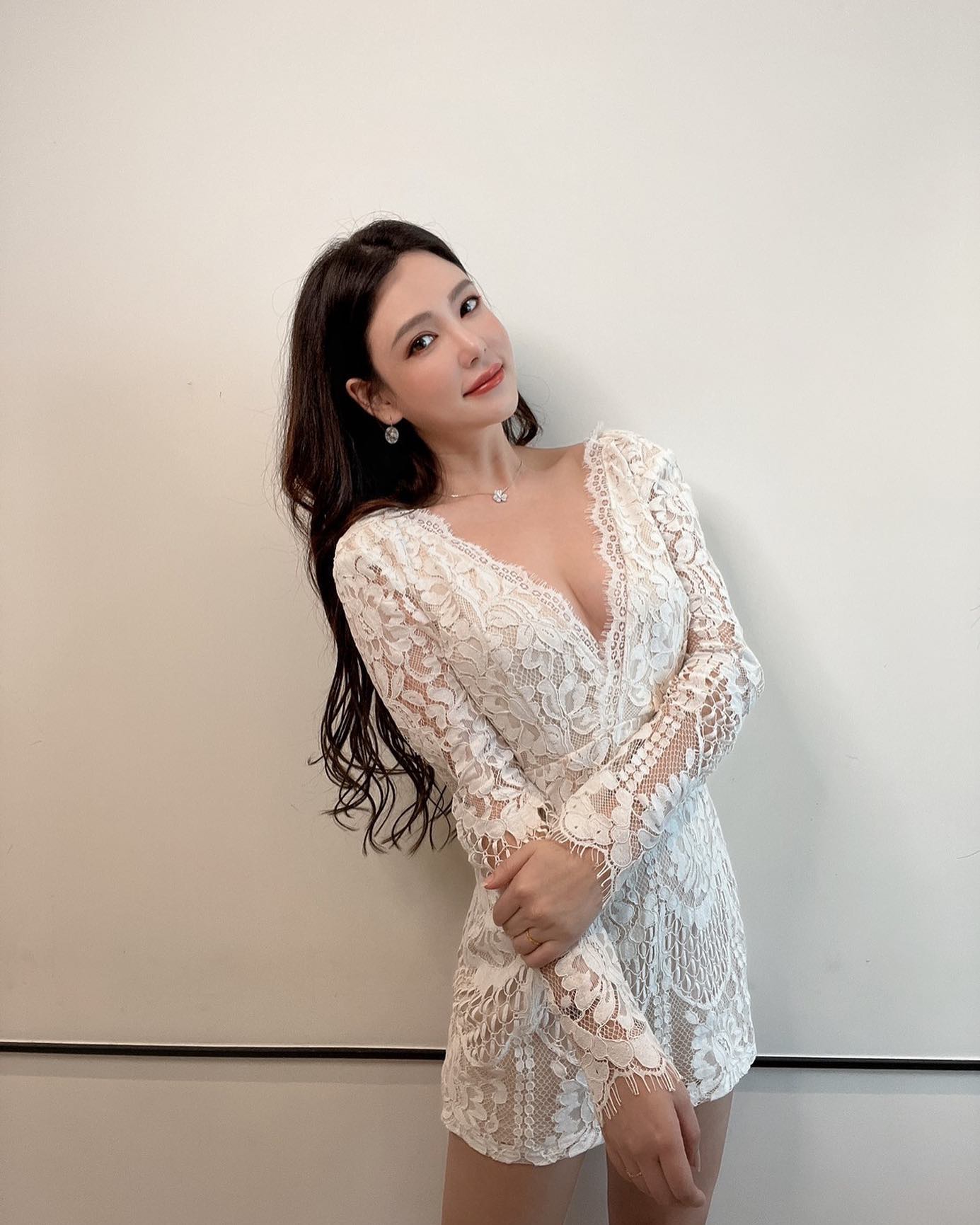 超高顏值正妹「天菜小姐」雪白形狀又圓又晃好明顯！事業跟形狀完全外露線-第1章-图片10