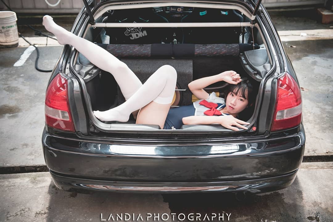 甜美女友「伊媚兒」極致S曲線加上細白長腿，滿滿的「白皙美腿」讓你一次滿足-第1章-图片5