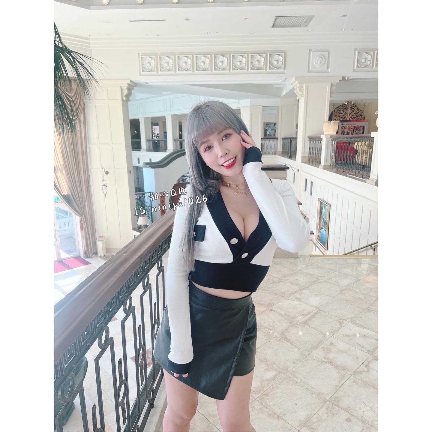 辣妹「甜心Q匠」爆奶畫面太犯規！這乳量真的太重「把衣服撐爆」-第1章-图片8