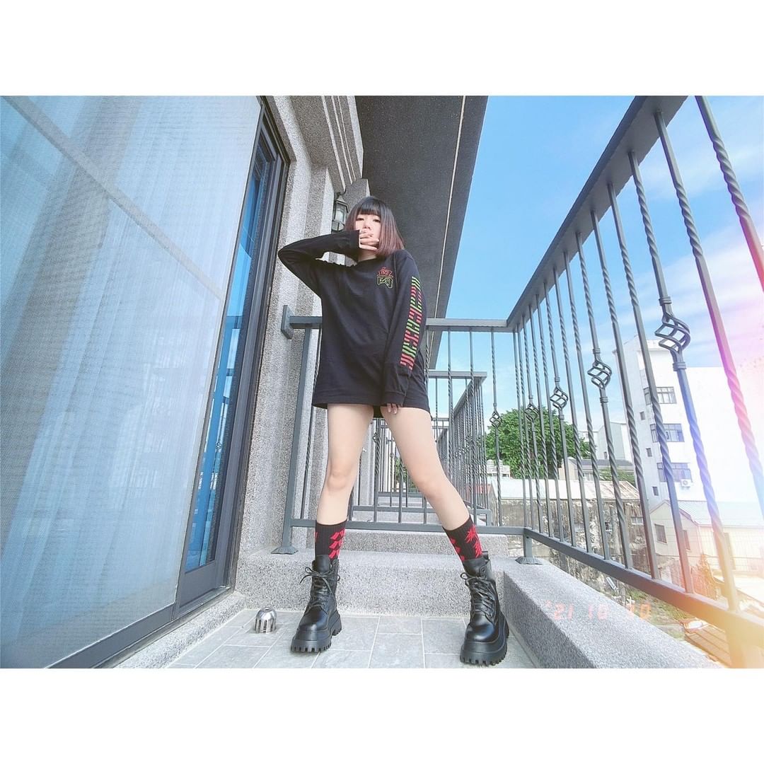 萌度破表「Kari班班」小背心擋不住「白嫩ㄉㄨㄞ奶」乳量讓人受不了-第1章-图片7