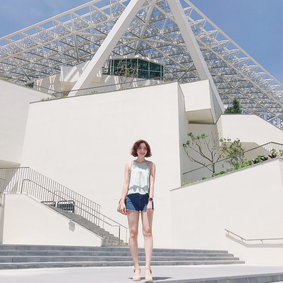 女友系正妹「摸摸大叔」顏值有夠甜美！滿滿都是白皙美腿，散發動人氣質覺得戀愛啦！-第1章-图片3