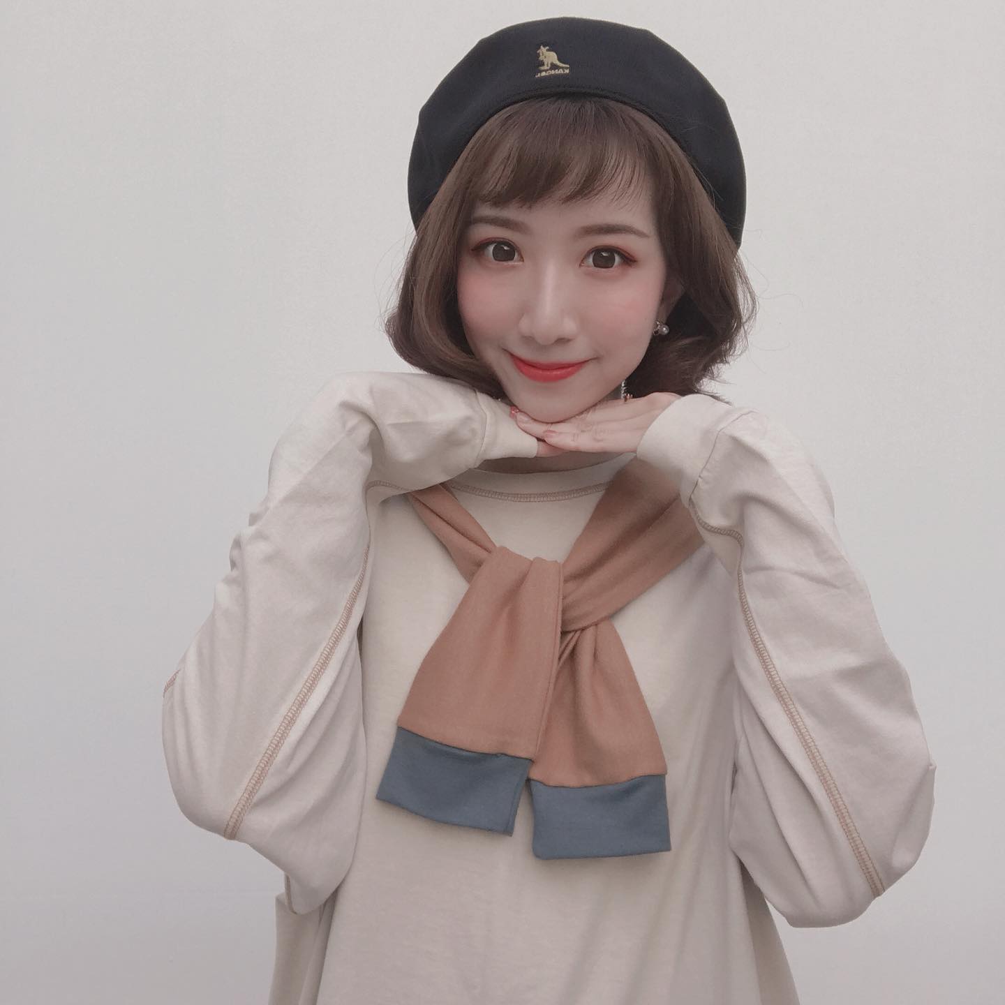 女友系正妹「摸摸大叔」顏值有夠甜美！滿滿都是白皙美腿，散發動人氣質覺得戀愛啦！-第1章-图片4