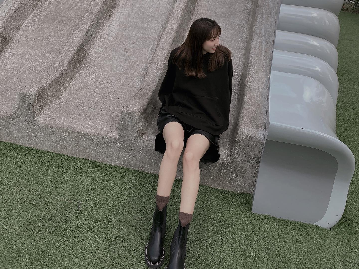 女友系正妹「摸摸大叔」顏值有夠甜美！滿滿都是白皙美腿，散發動人氣質覺得戀愛啦！-第1章-图片8