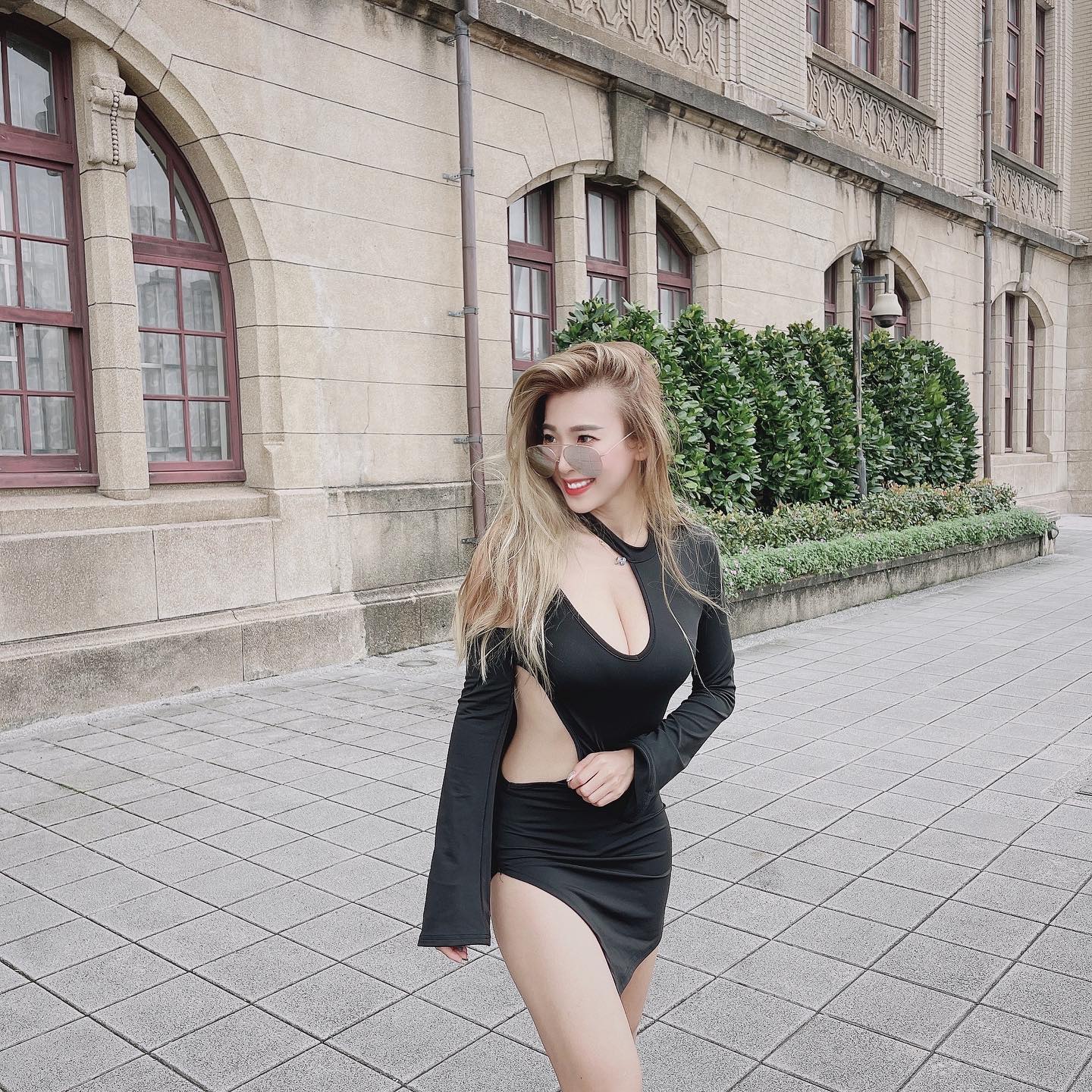 狂野正妹「趙倍兒」爆乳炸螢幕，火辣場面網友忍不住，霸氣外露真的好大！-第1章-图片8