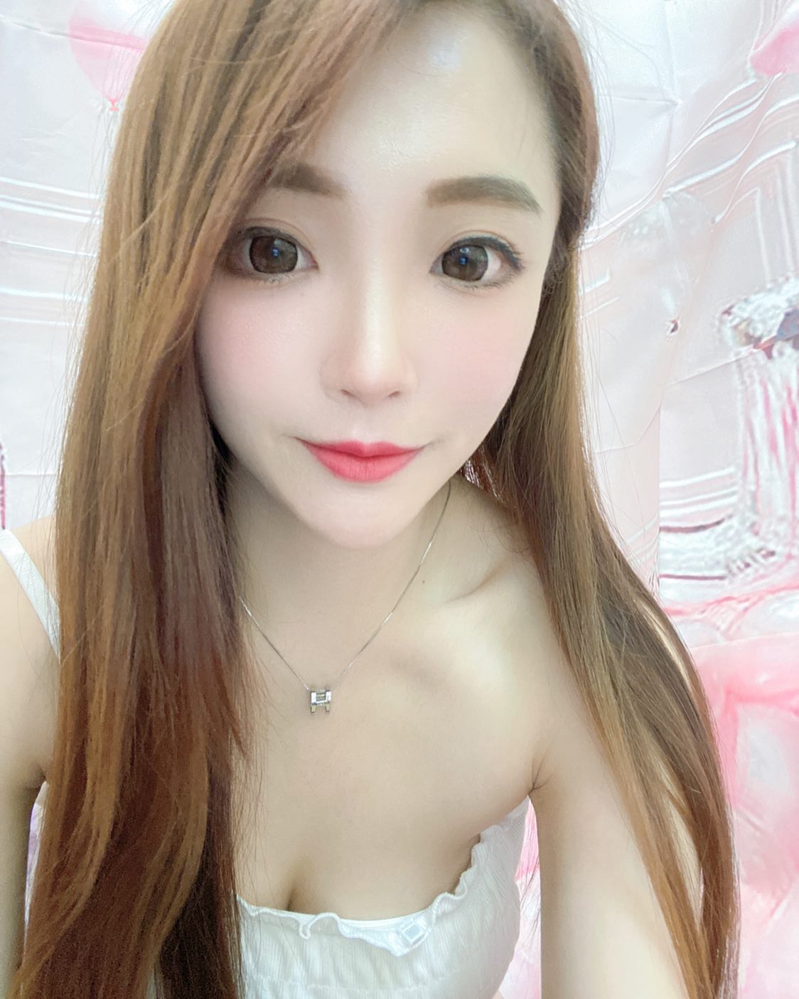 性感甜姐兒「靜靜」極度誘人的「白皙巨乳」太挑逗！胸前「惹火尺寸」看起來太軟綿-第1章-图片5