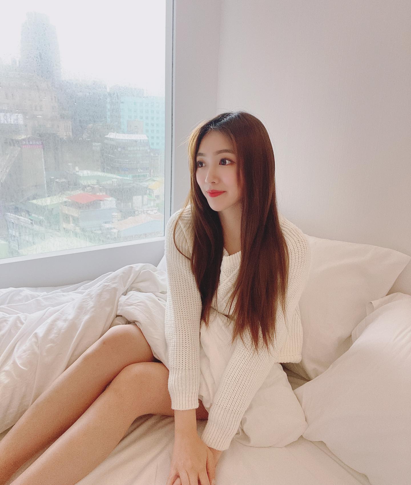 性感甜姐兒「靜靜」極度誘人的「白皙巨乳」太挑逗！胸前「惹火尺寸」看起來太軟綿-第1章-图片4