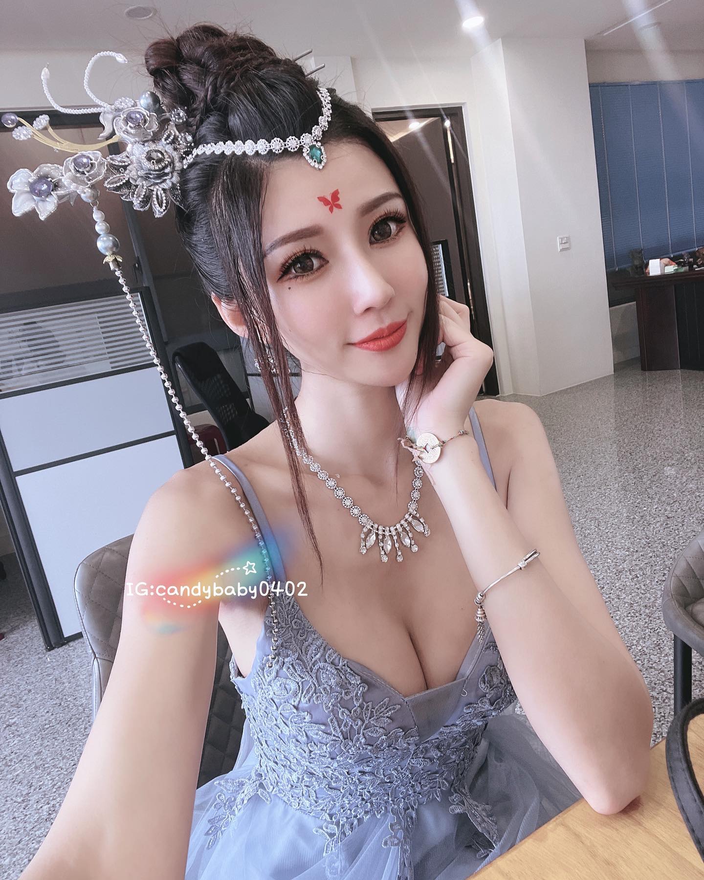 白嫩美胸正妹「Candy&糖糖」渾圓巨乳都把畫面佔滿了！性感身段太挑逗！-第1章-图片1