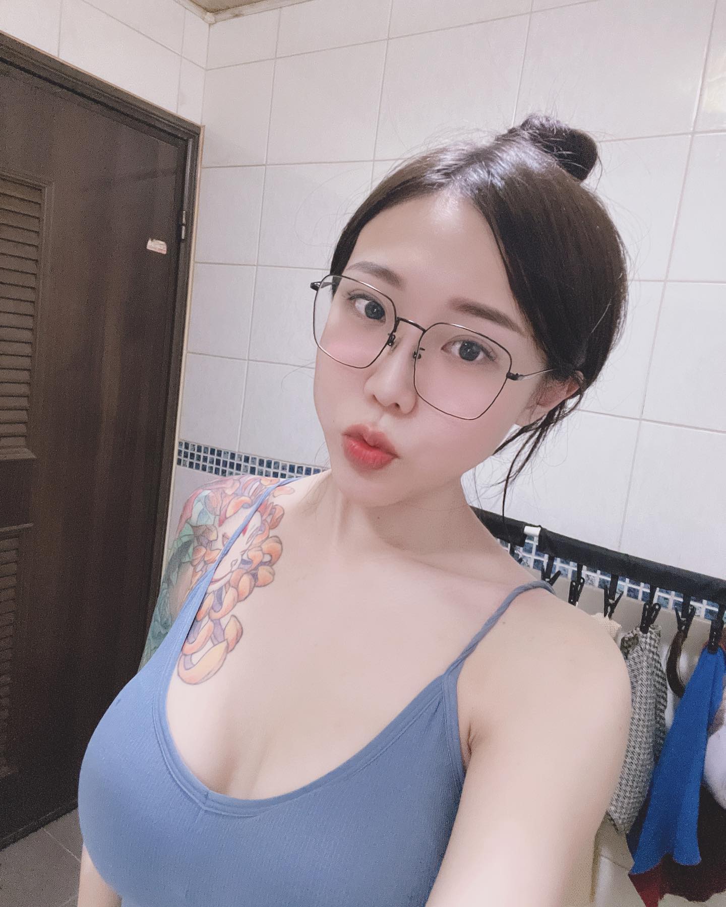 美胸正妹「邵薇」凶器太殺讓人受不了！胸前「性感透視」讓人看到都醉了！-第1章-图片5