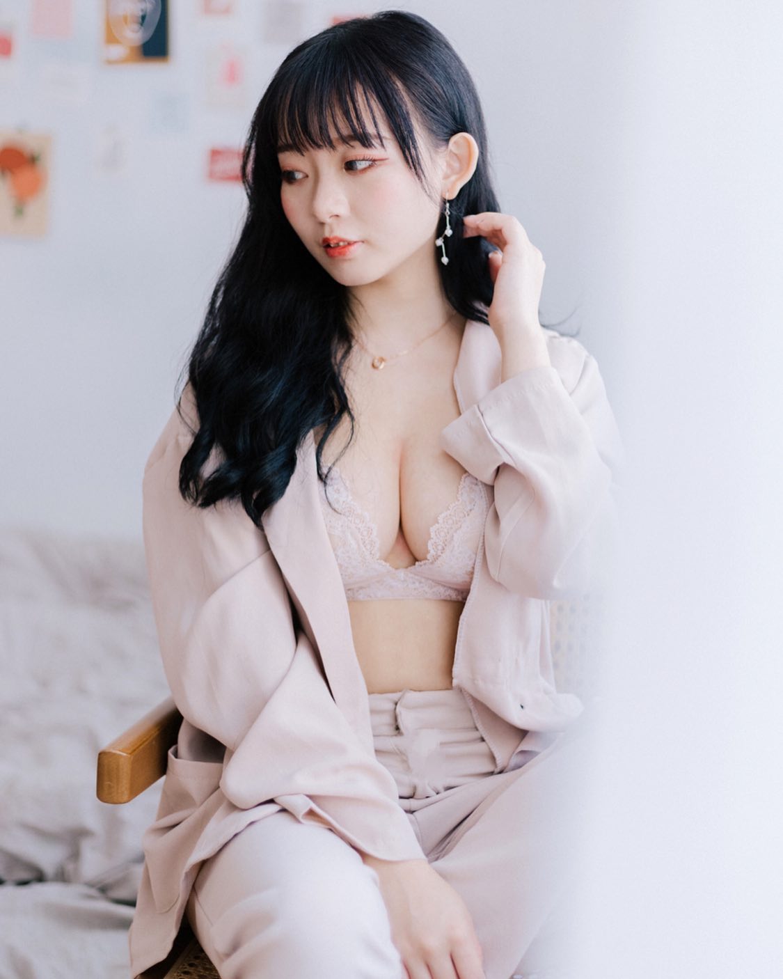 正妹「詹竹竹」超豐滿上圍＋纖細腰身，一低頭都是滿滿的奶量！畫面看起來好大好滿-第1章-图片1