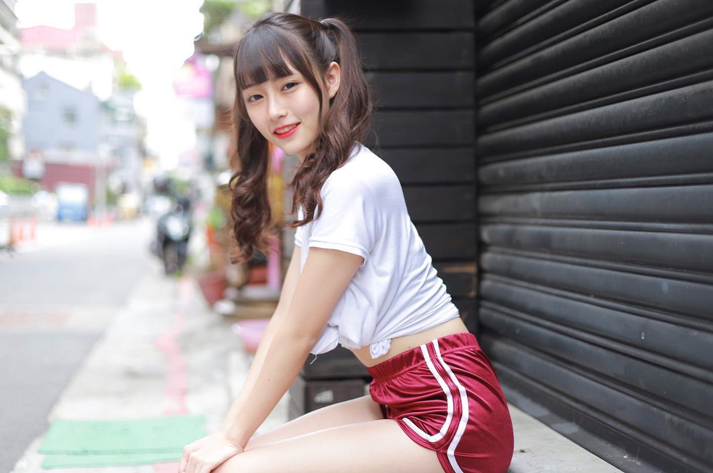 超白嫩正妹「Angela」笑容實在太卡哇伊，乳浪深溝讓人看到腦充血！-第1章-图片1