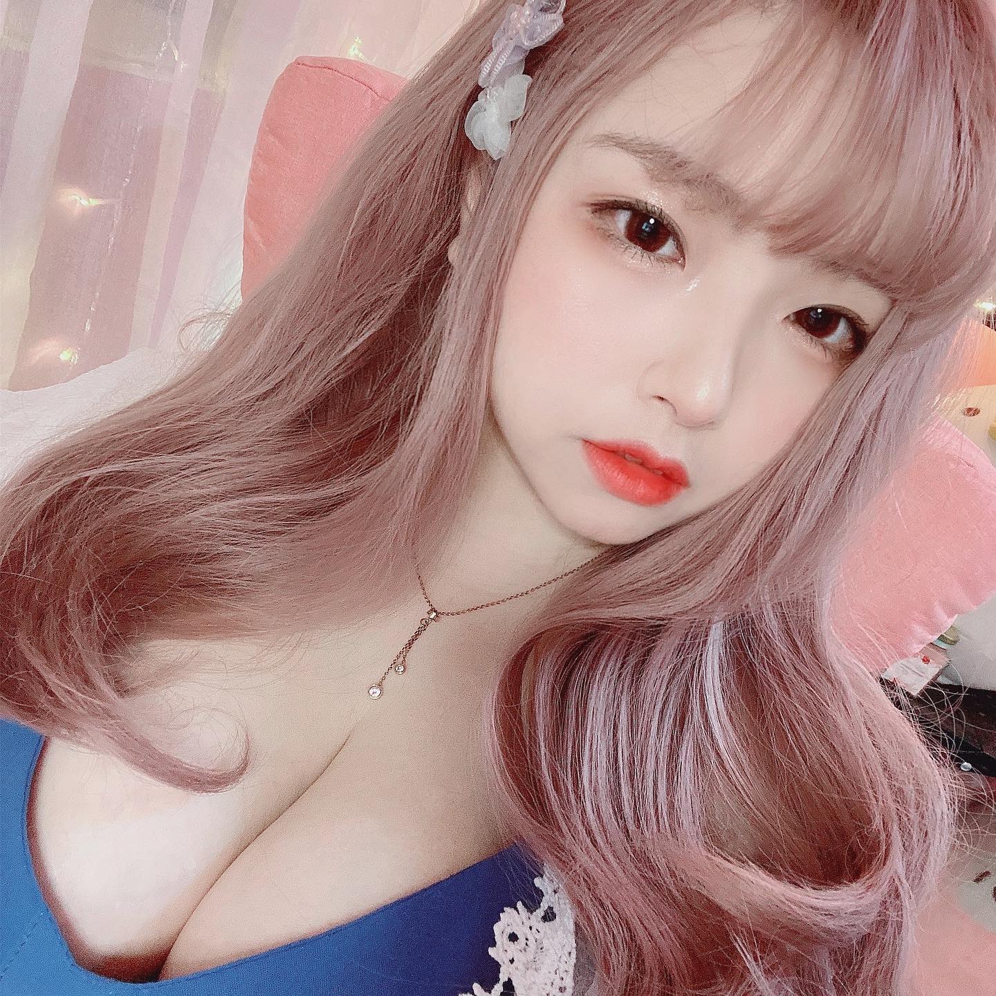 神之乳量「羅衣衣」甜美臉蛋下是包不住的「巨型山峰」火辣深溝讓大家都乖乖聽話了！-第1章-图片6