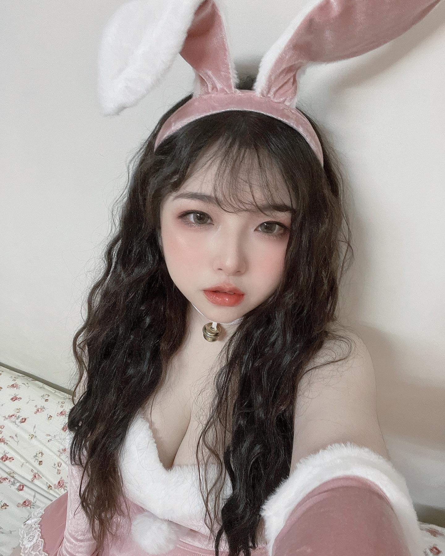 神之乳量「羅衣衣」甜美臉蛋下是包不住的「巨型山峰」火辣深溝讓大家都乖乖聽話了！-第1章-图片9