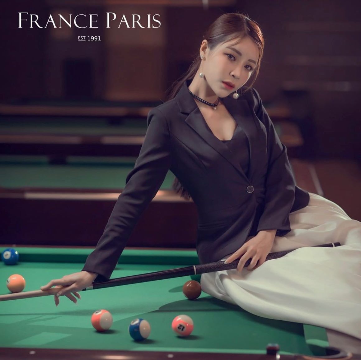 絕美御姐「莉亞liya」！超深V雙球「圓圓滿滿」雙臂一夾乳量溢出滿滿濃醇香-第1章-图片6