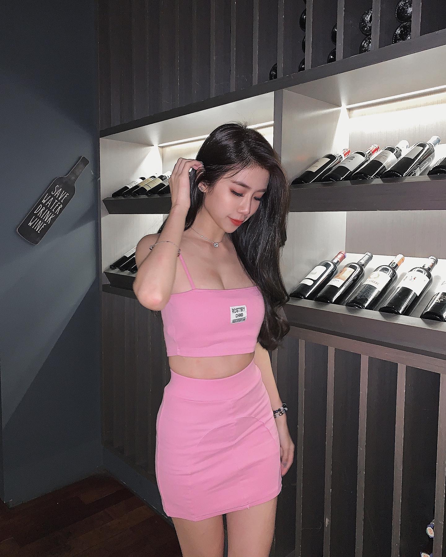 性感女神「許佩雯」IG滿滿性感辣照太親民啦，超長事業線照瘋傳！性感側乳外露啦-第1章-图片3