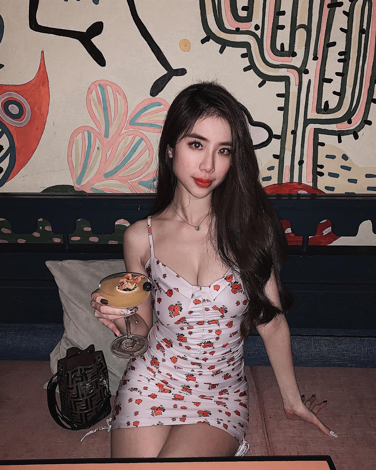 性感女神「許佩雯」IG滿滿性感辣照太親民啦，超長事業線照瘋傳！性感側乳外露啦-第1章-图片2