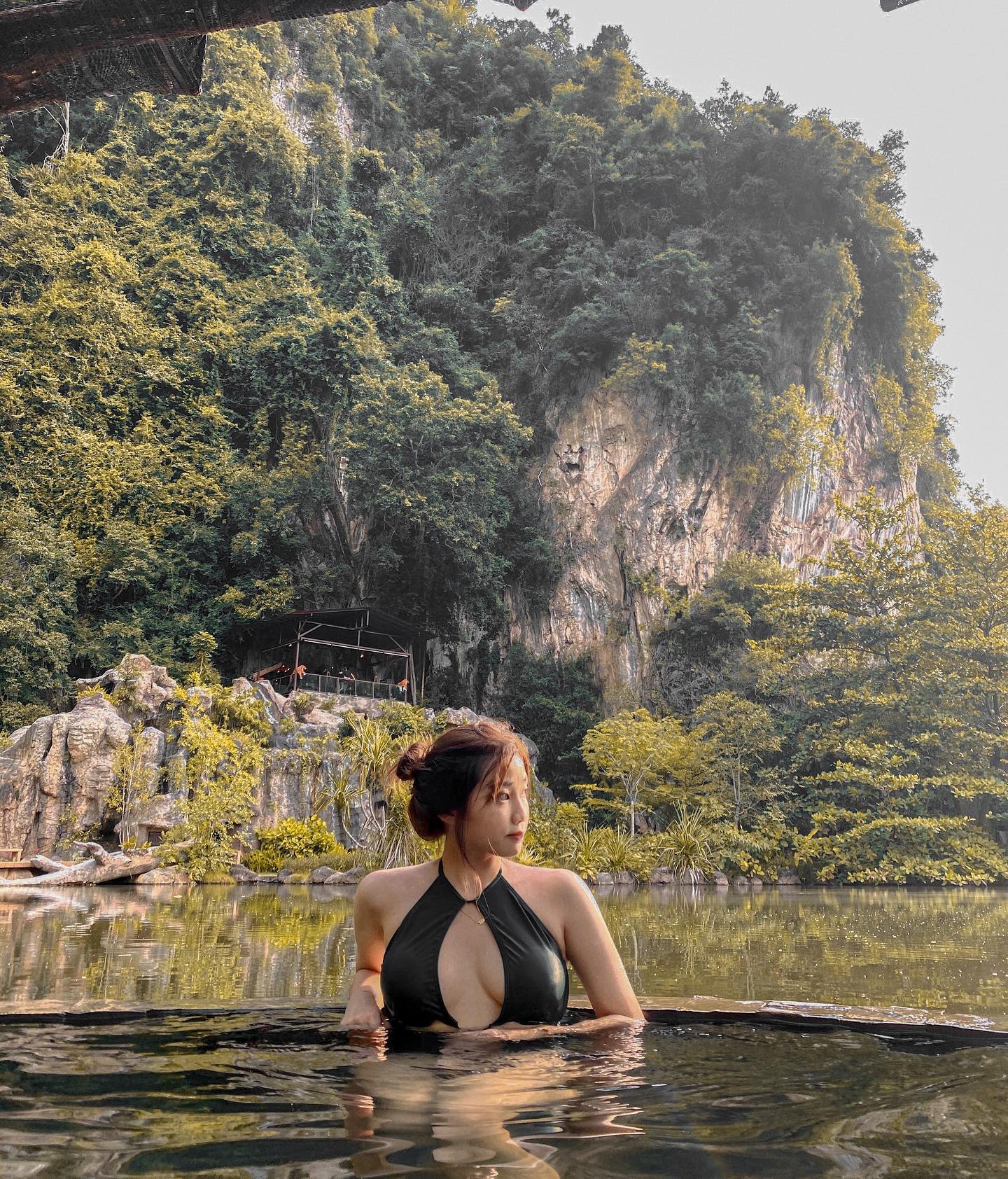 惹火妹子「Rainy Lly」巨大的嫩乳一不小心就要掉出來了！性感誘惑引爆飢渴-第1章-图片2