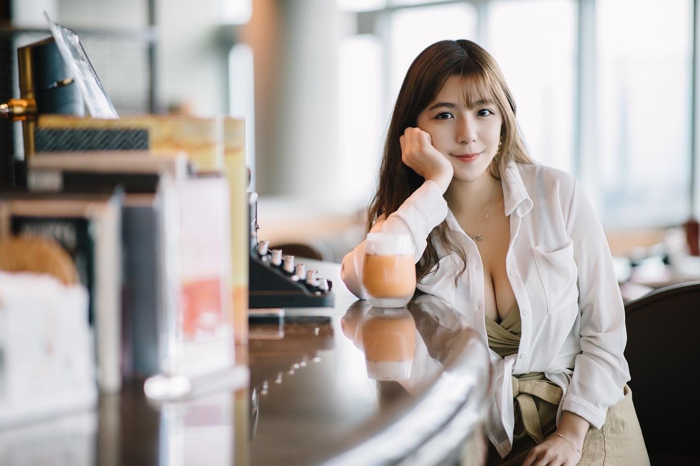 美顏正妹「Catherine庭逸」豐滿形狀快要爆出，深長一條溝想好好疏通！-第1章-图片6