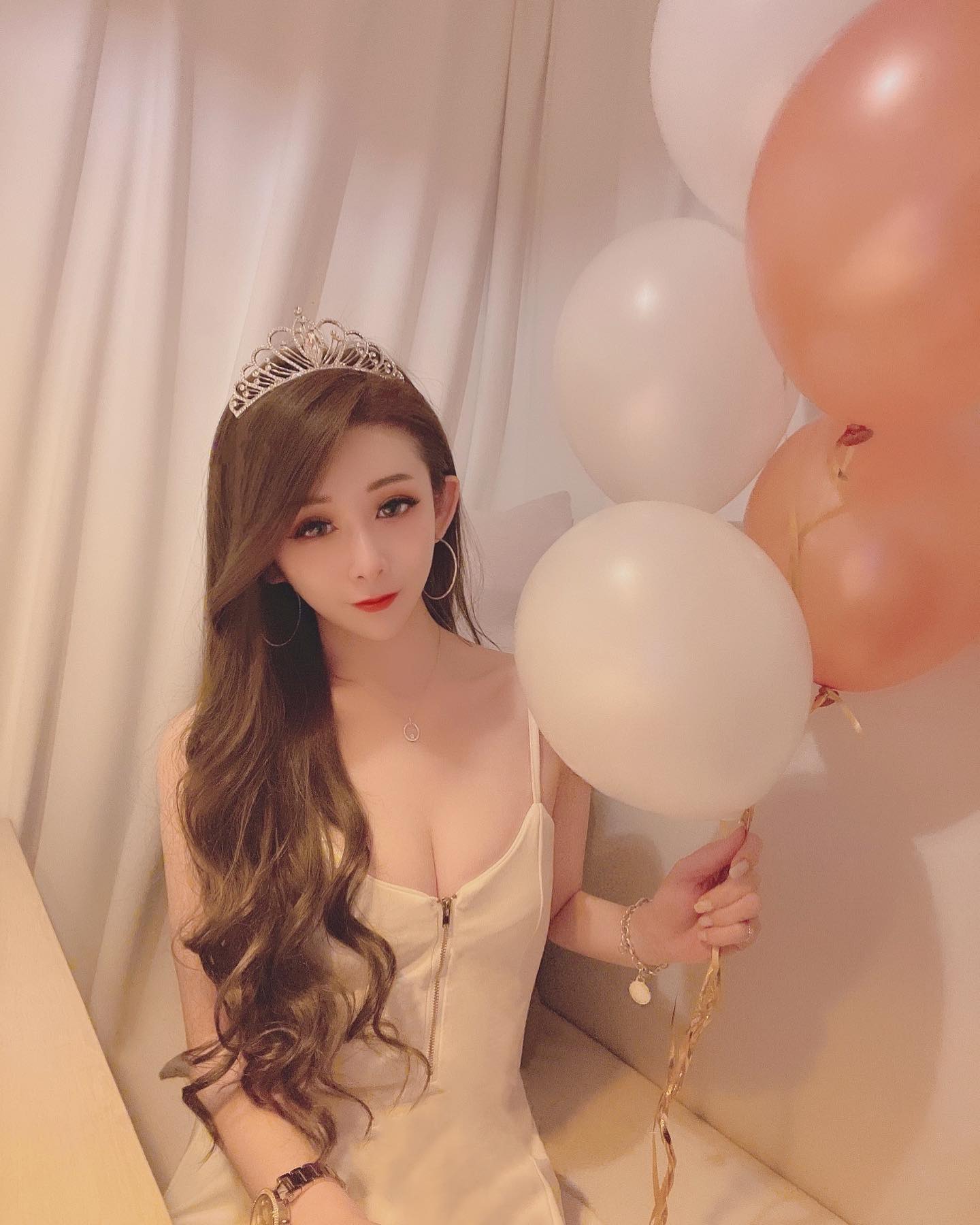 火辣甜心「Mina」展現性感胴體曲線，形狀太美啦！不科學長腿讓人過目不忘-第1章-图片8