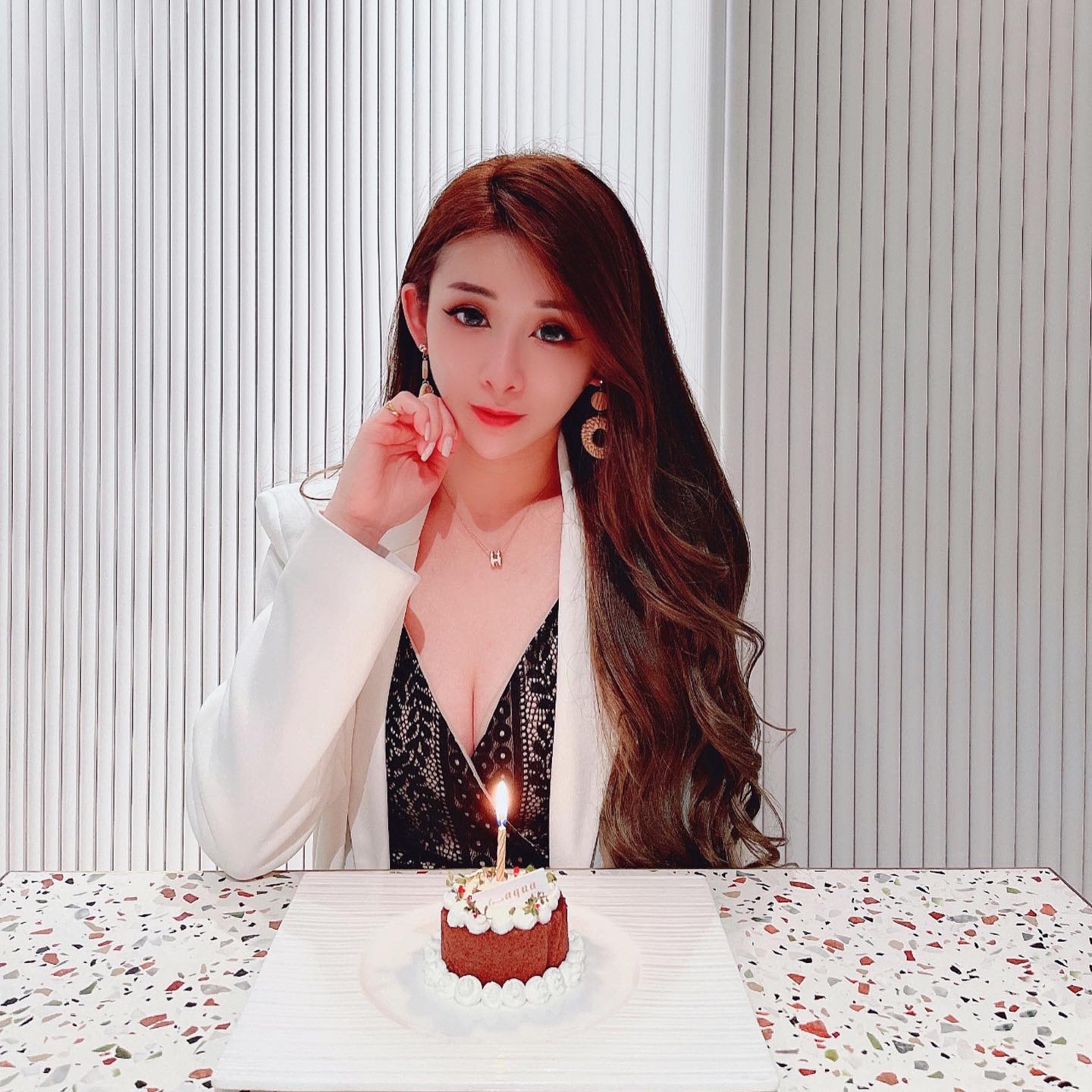 火辣甜心「Mina」展現性感胴體曲線，形狀太美啦！不科學長腿讓人過目不忘-第1章-图片9