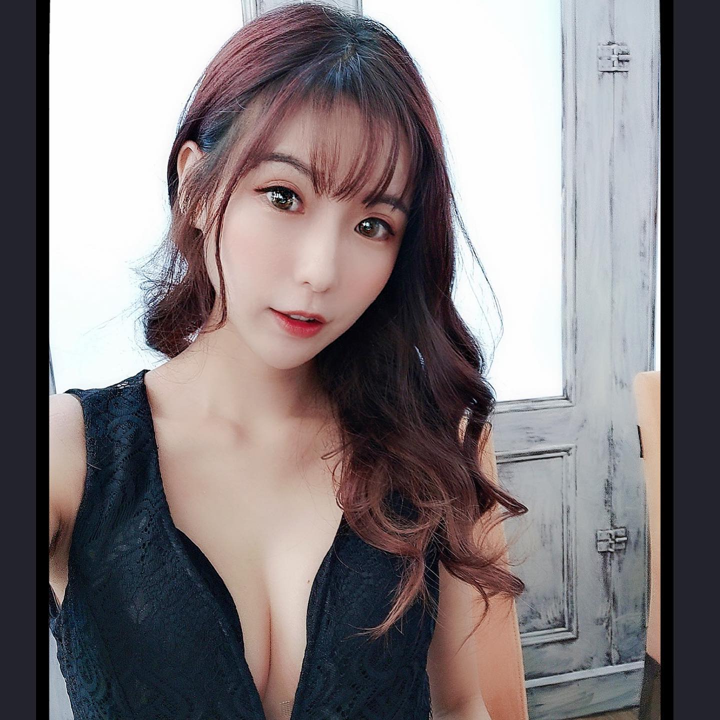 美腿辣妹「蘋果甜心小淨」胸前不可限量！白皙美腿外露，讓人熱血沸騰-第1章-图片1