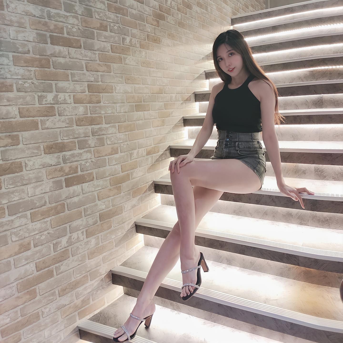 美腿辣妹「蘋果甜心小淨」胸前不可限量！白皙美腿外露，讓人熱血沸騰-第1章-图片6