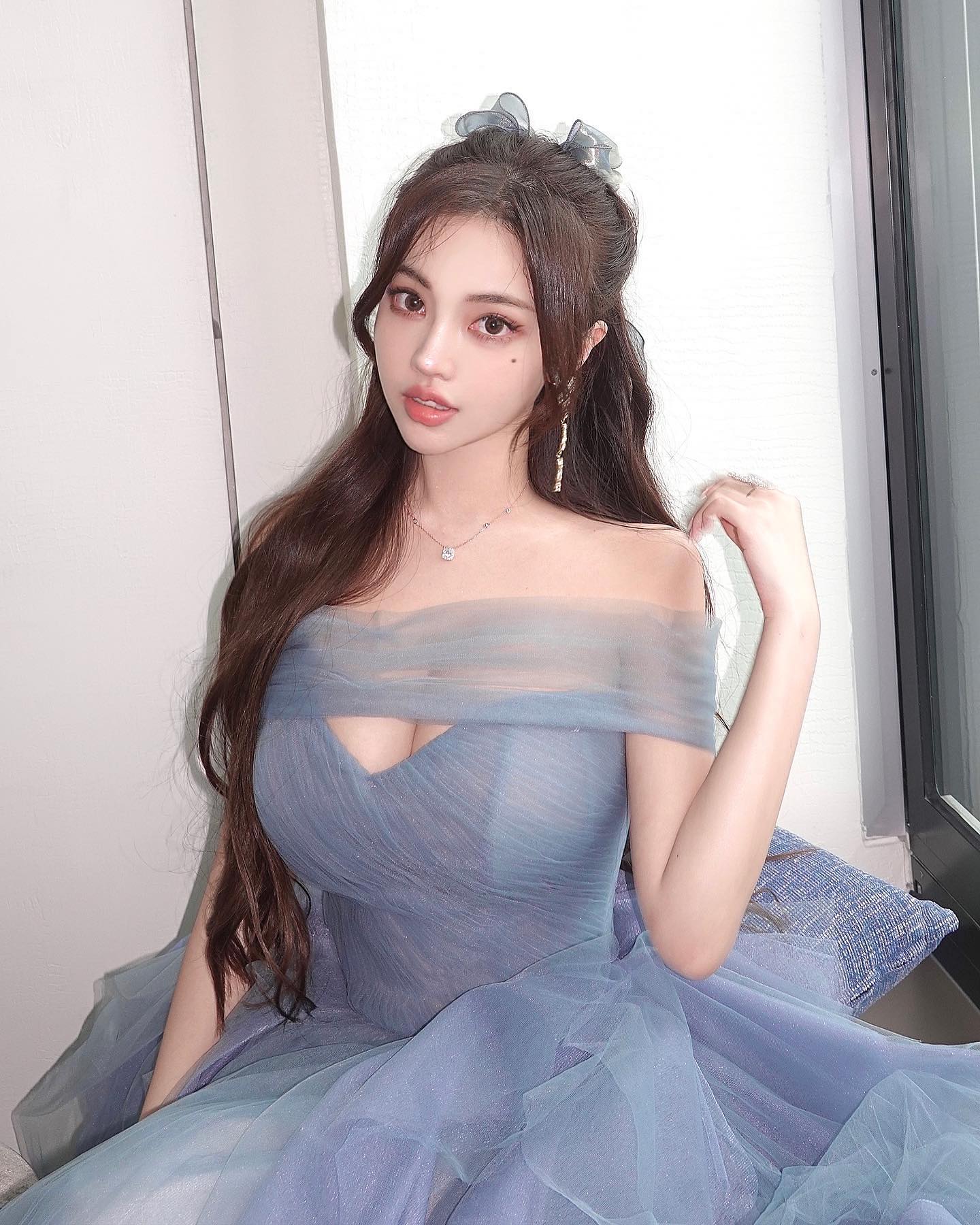 超敢穿正妹「黃琳」巨級神乳霸氣性感超火辣！「雪白肉球」湧出視角好邪惡！-第1章-图片6