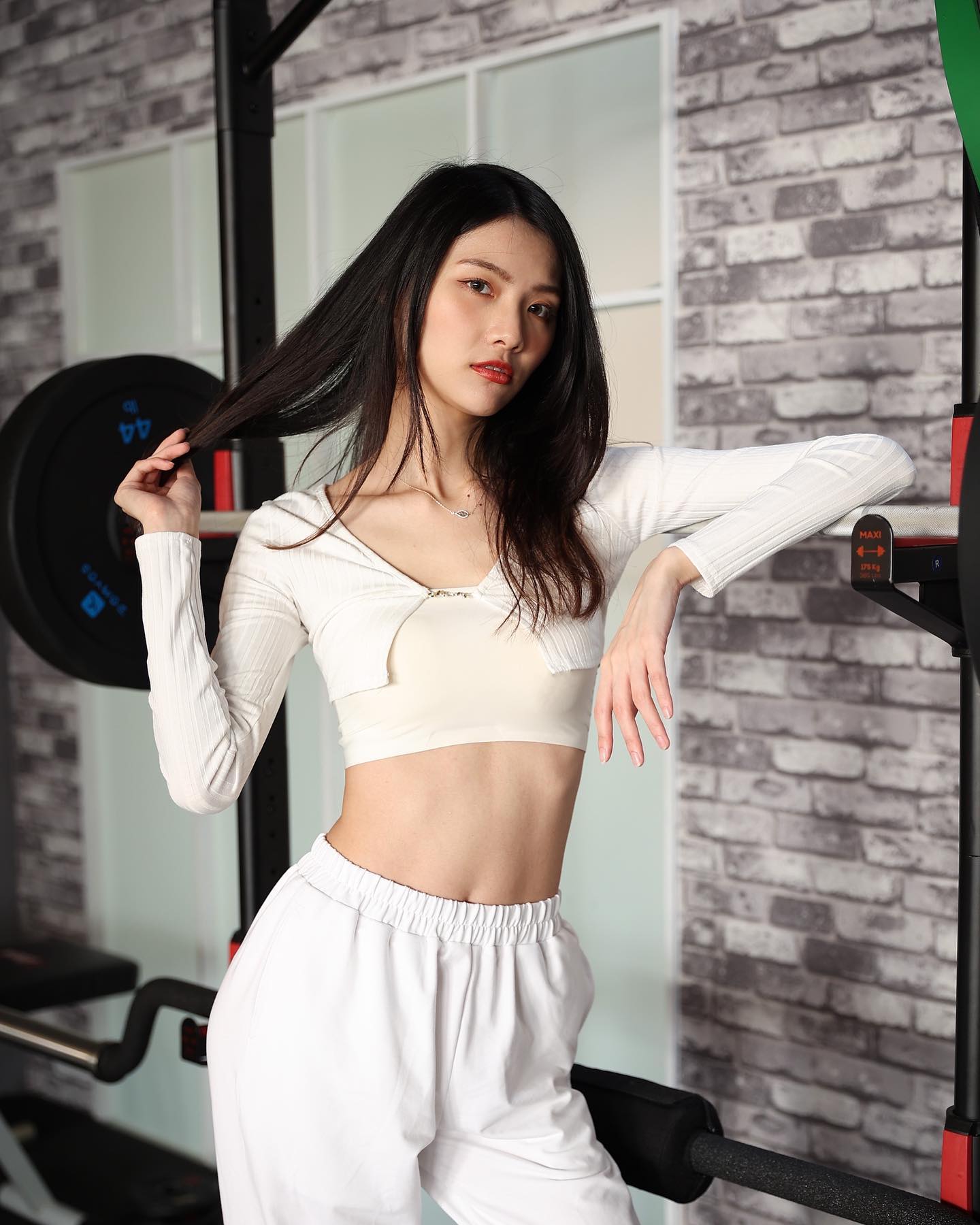 正妹「Yvonne萱萱兒」犯規「S曲線」完美展現性感身材！酥胸美腿小蠻腰使人戀愛！-第1章-图片10