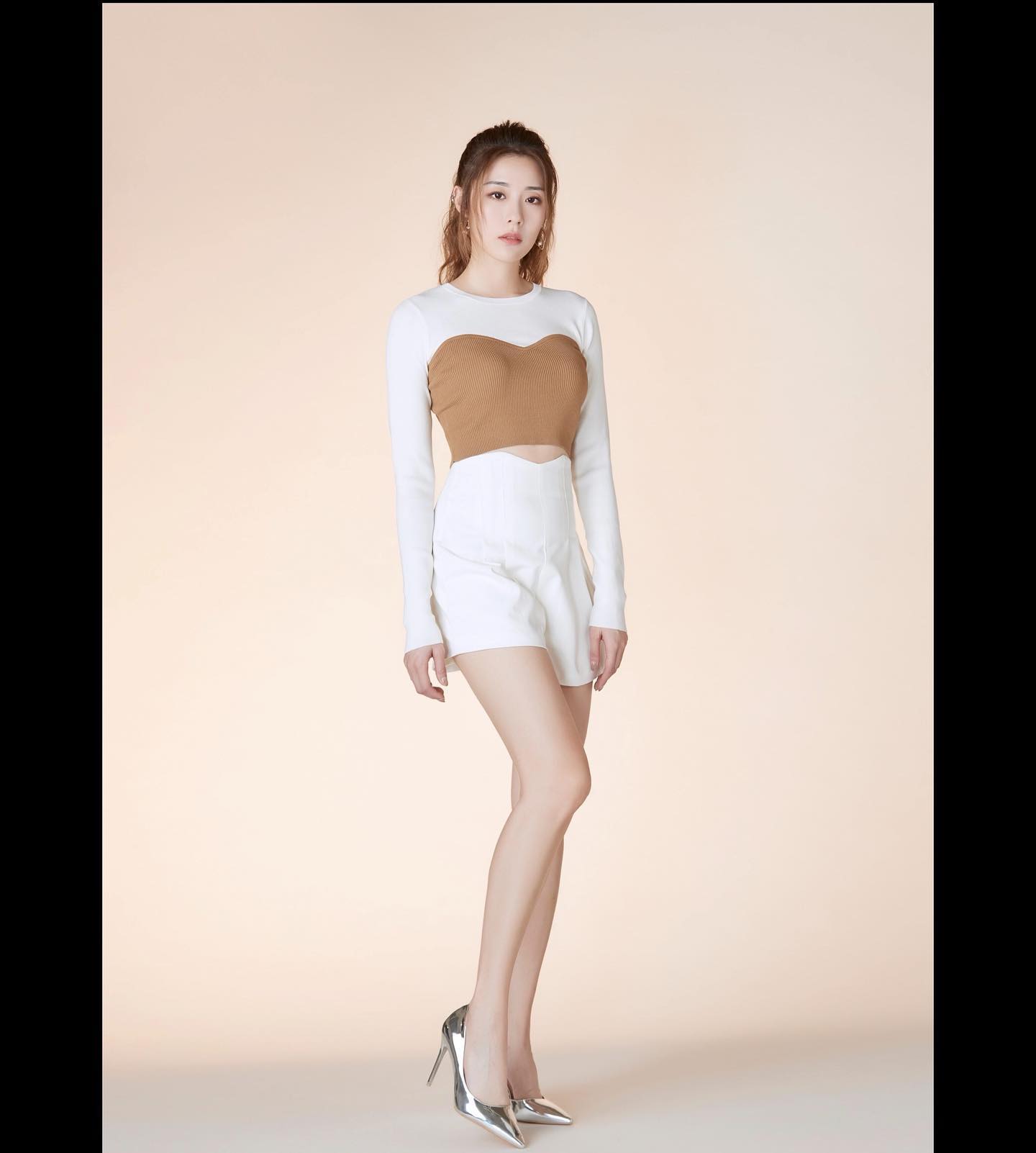 天菜級正妹「劉璇」顏值讓人受不了！嫩乳呼之欲出！回眸一笑融化千萬網友-第1章-图片1