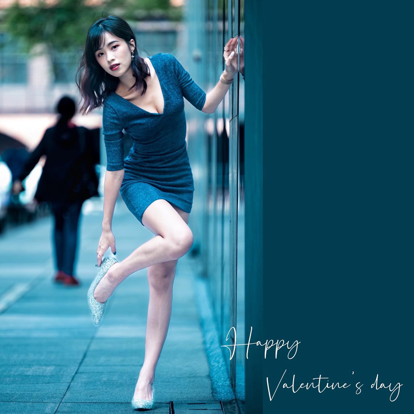 電眼正妹「辰羚Brinny」胸前太猛衣服包不住，放送「養眼福利」讓人好興奮喔-第1章-图片1