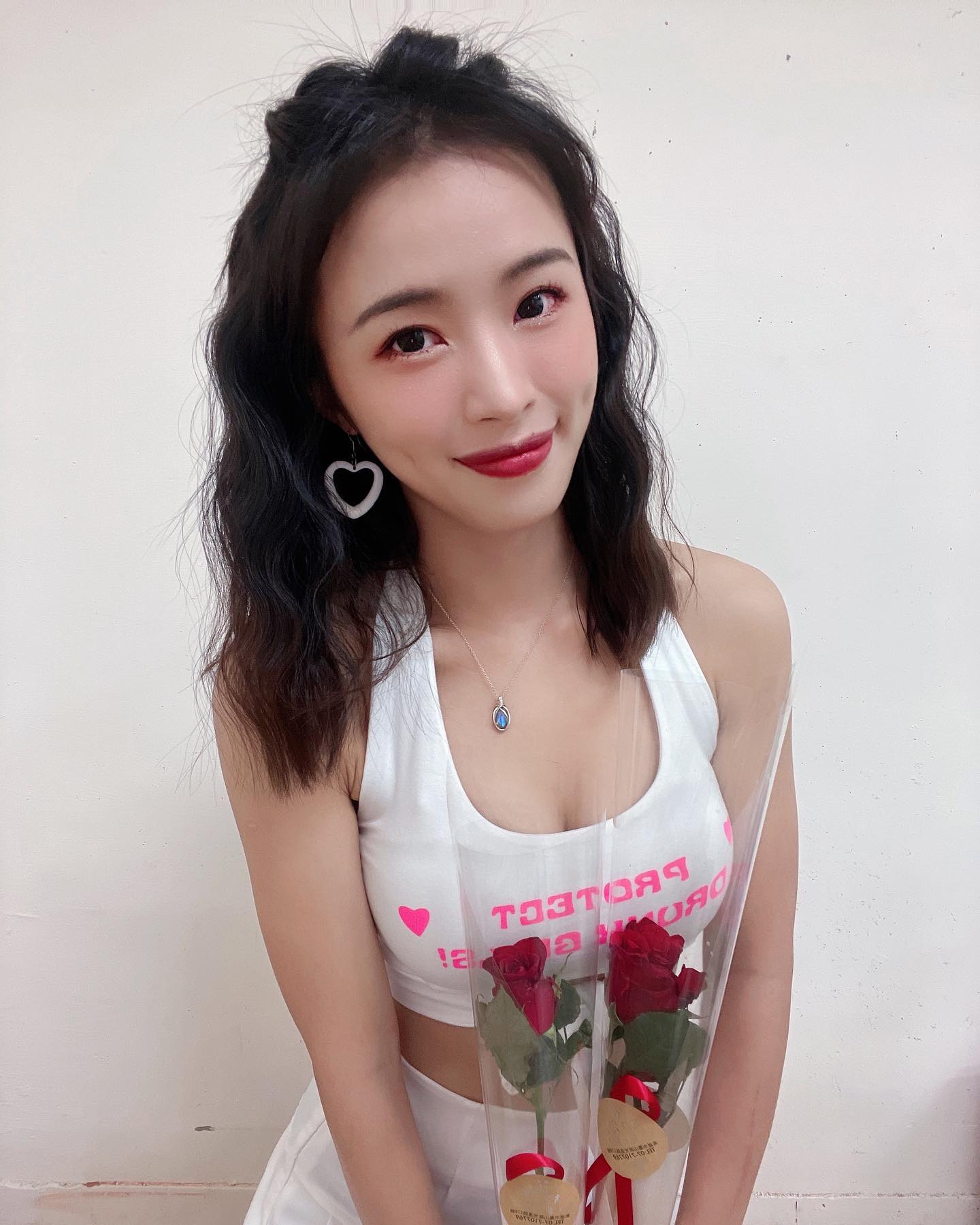 電眼正妹「辰羚Brinny」胸前太猛衣服包不住，放送「養眼福利」讓人好興奮喔-第1章-图片6