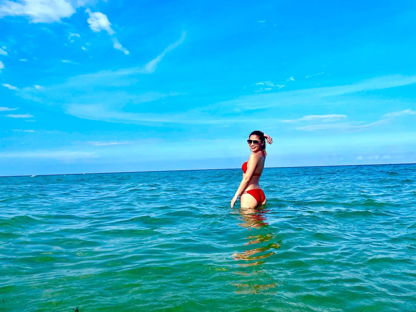 長腿正妹「邱慧雯」海邊狂秀傲人曲線，惹火解放「渾圓乳量＋修長美腿」-第1章-图片4