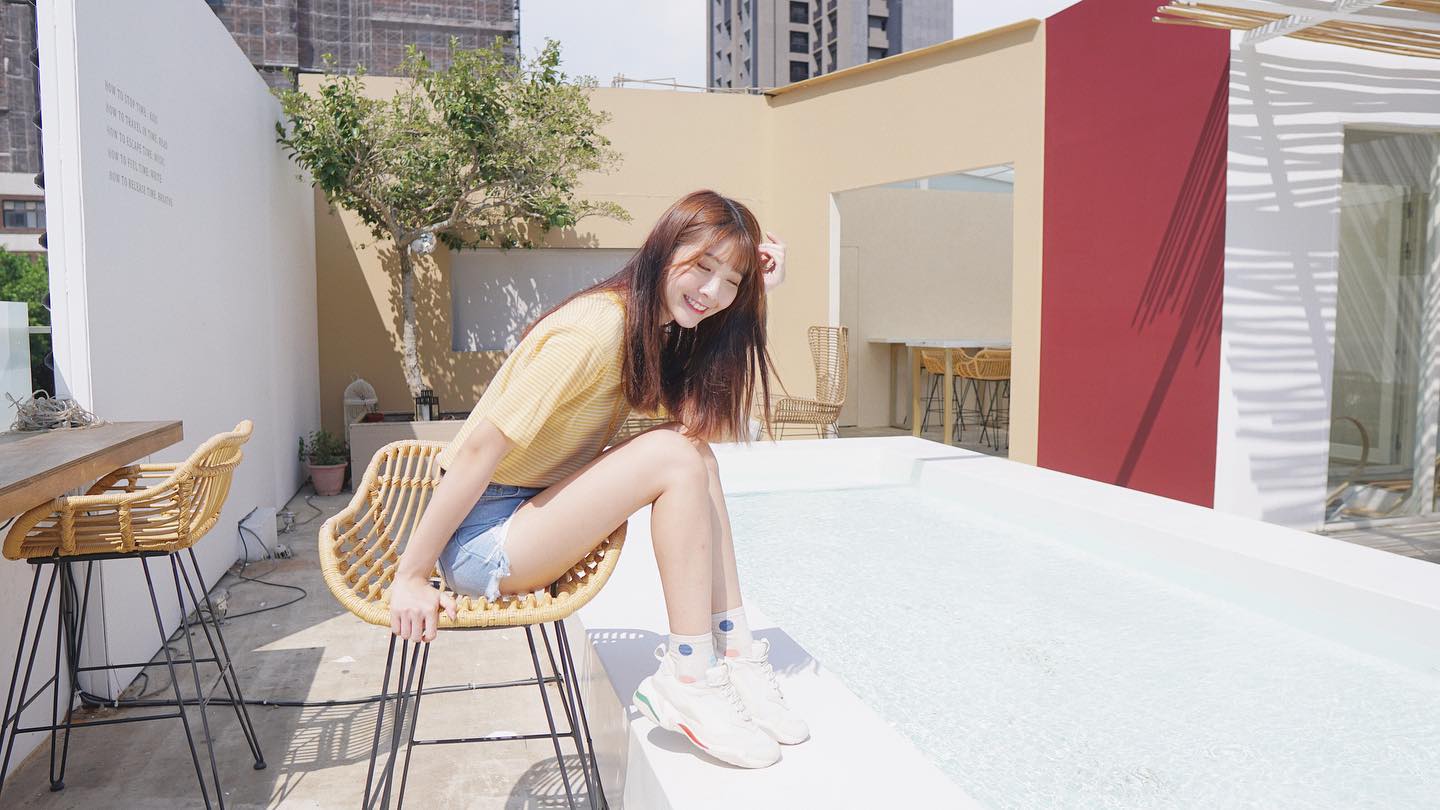 萌妹「汶汶」白嫩姣好的美體和甜美笑容，深藏不露好身材太驚喜！