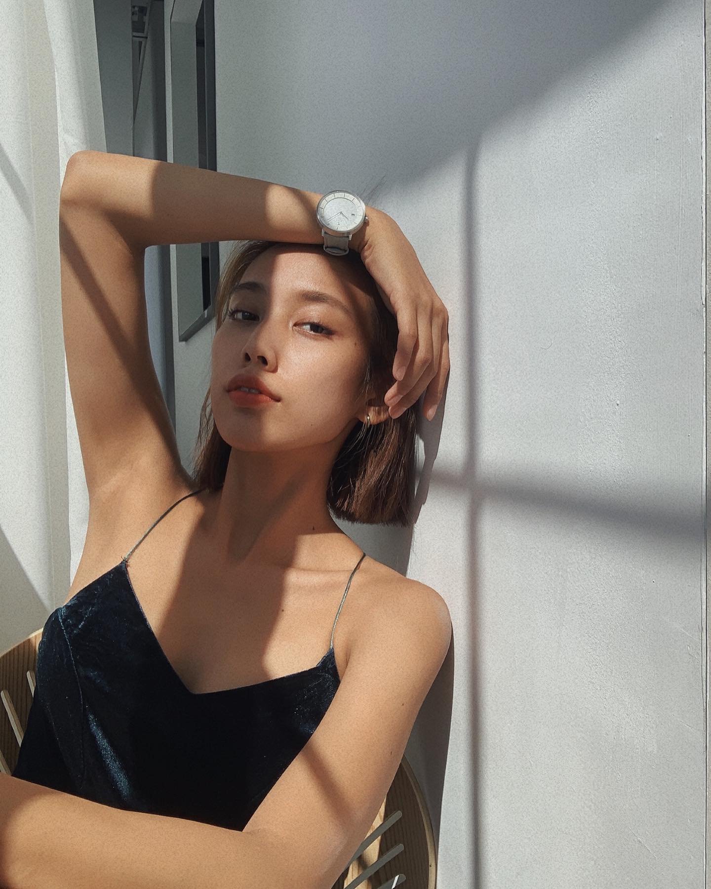 高顏值正妹「貴貴」腰細臀翹雙奶又美大「低胸露溝」很養眼，色氣滿點騷辣出擊-第1章-图片3