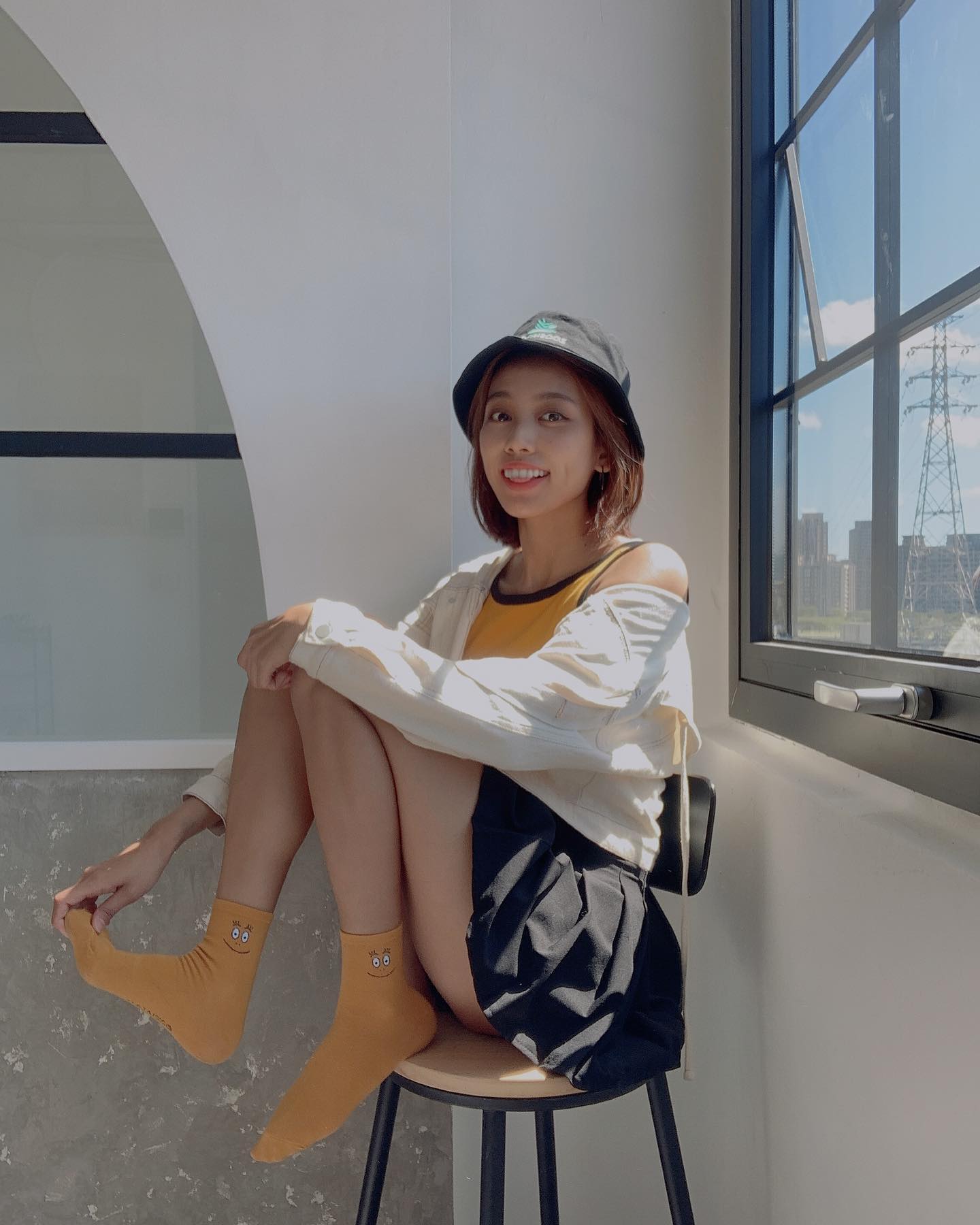 高顏值正妹「貴貴」腰細臀翹雙奶又美大「低胸露溝」很養眼，色氣滿點騷辣出擊-第1章-图片5