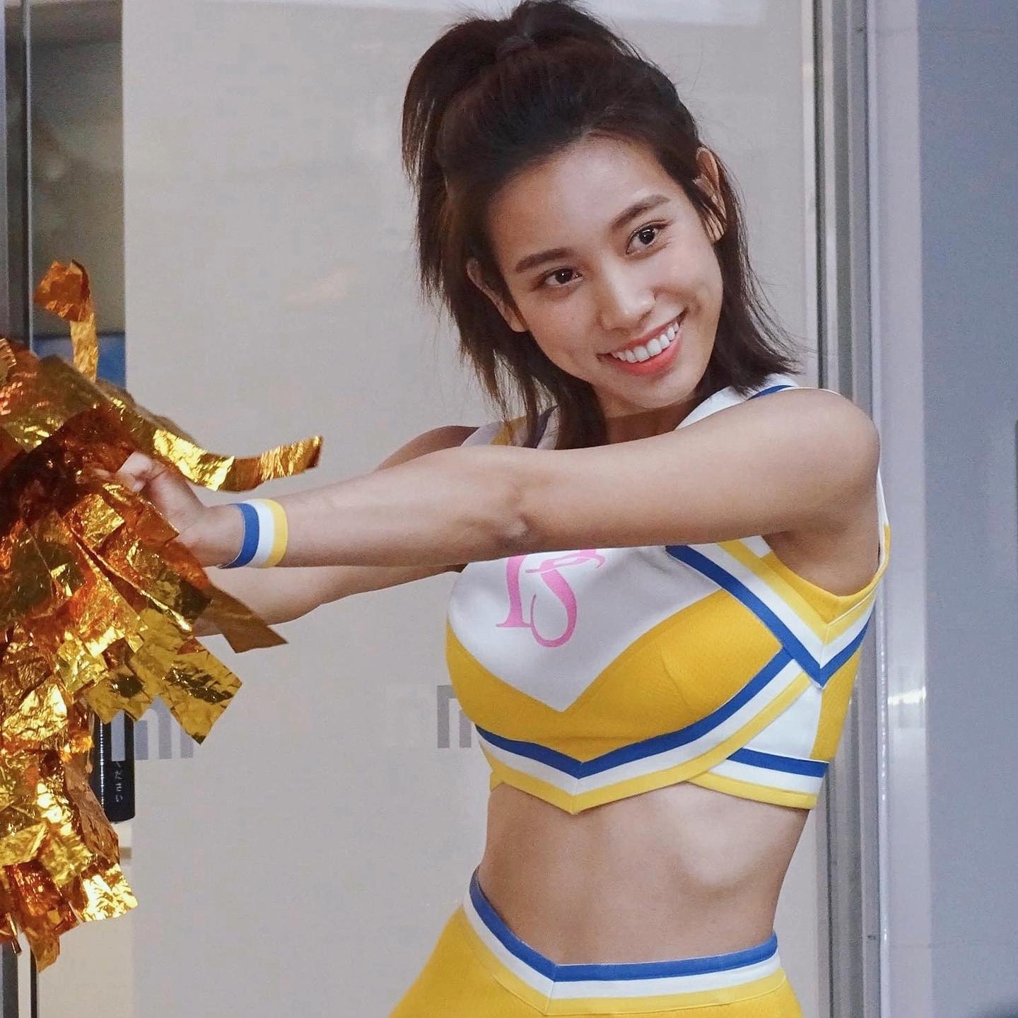 高顏值正妹「貴貴」腰細臀翹雙奶又美大「低胸露溝」很養眼，色氣滿點騷辣出擊-第1章-图片8