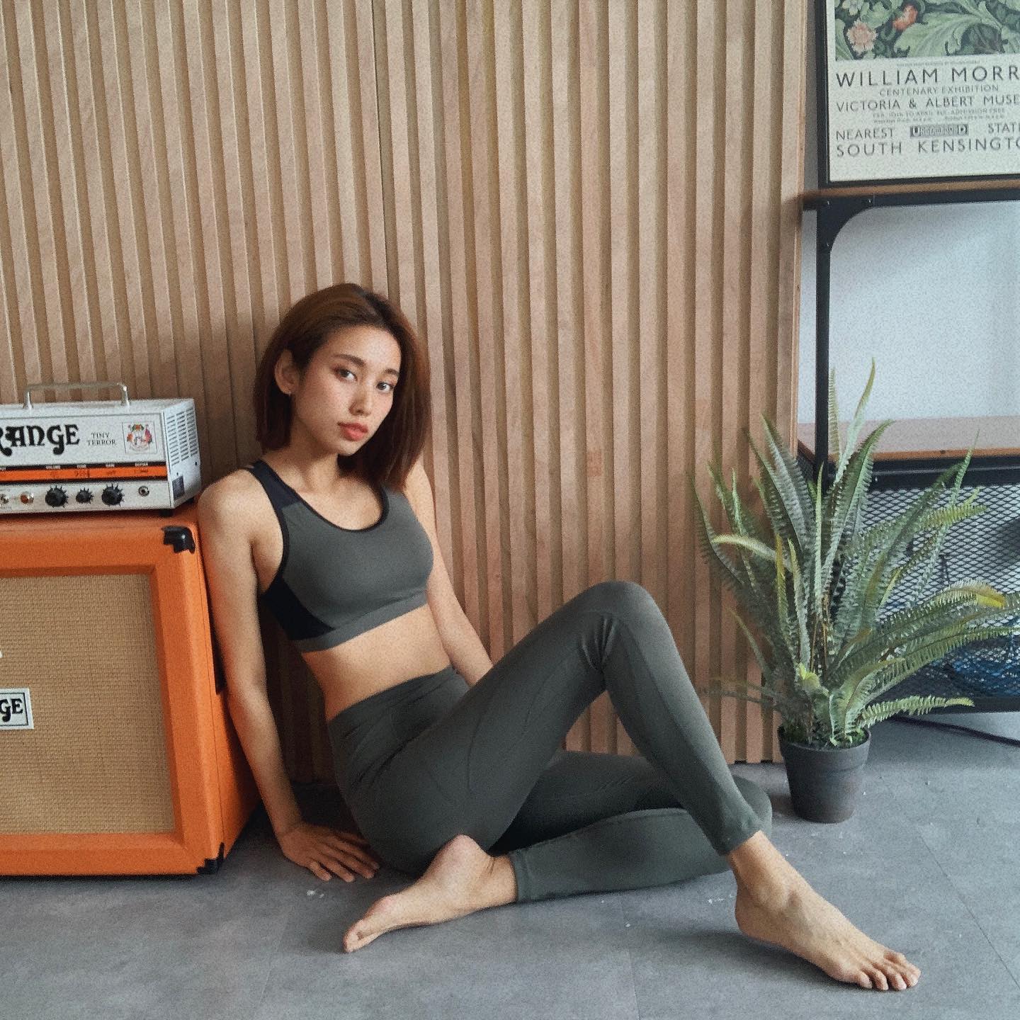 高顏值正妹「貴貴」腰細臀翹雙奶又美大「低胸露溝」很養眼，色氣滿點騷辣出擊-第1章-图片7