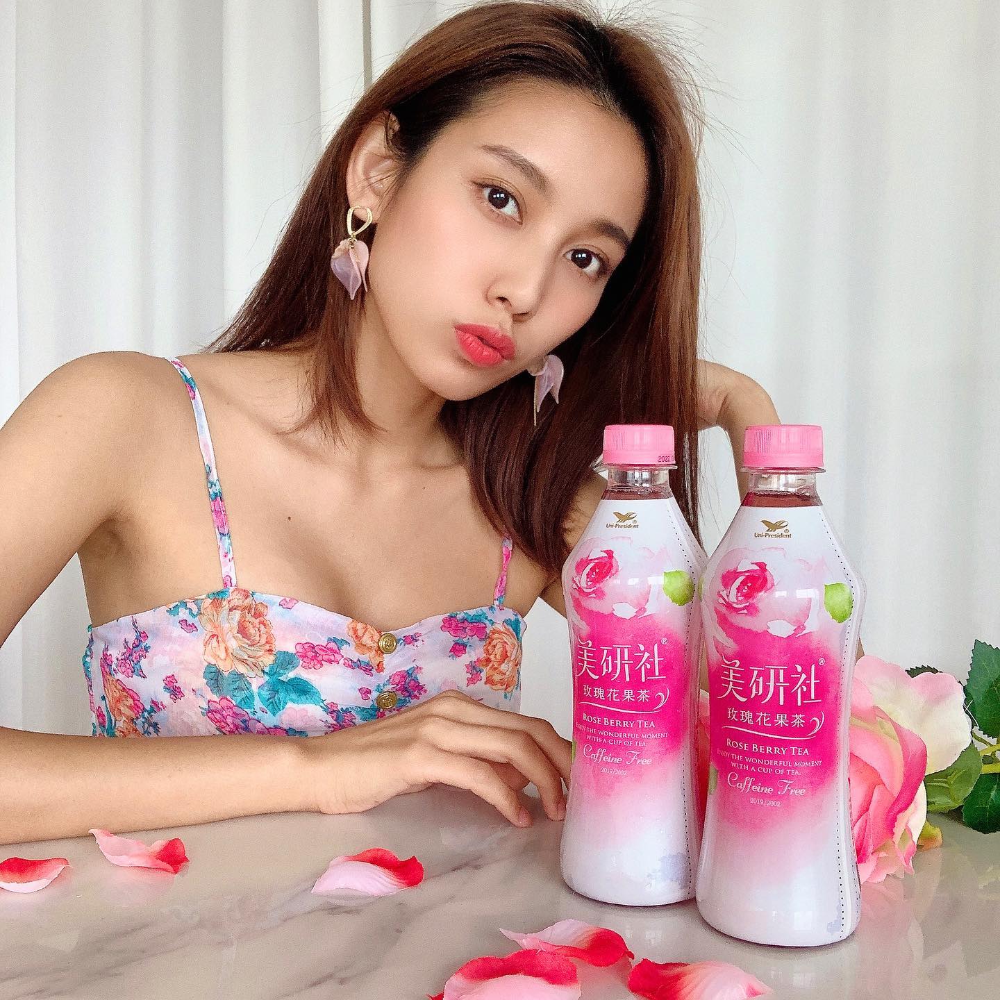 高顏值正妹「貴貴」腰細臀翹雙奶又美大「低胸露溝」很養眼，色氣滿點騷辣出擊-第1章-图片10