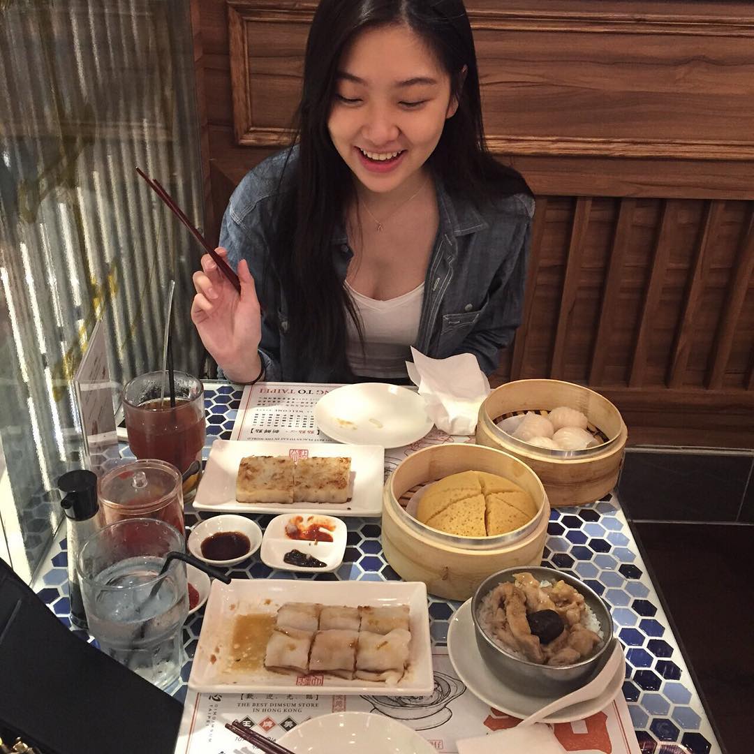 氣質女神「胡祖薇」秀養眼「腹肌」空靈氣質美的讓人想戀愛！身材好到太超過啦！-第1章-图片1