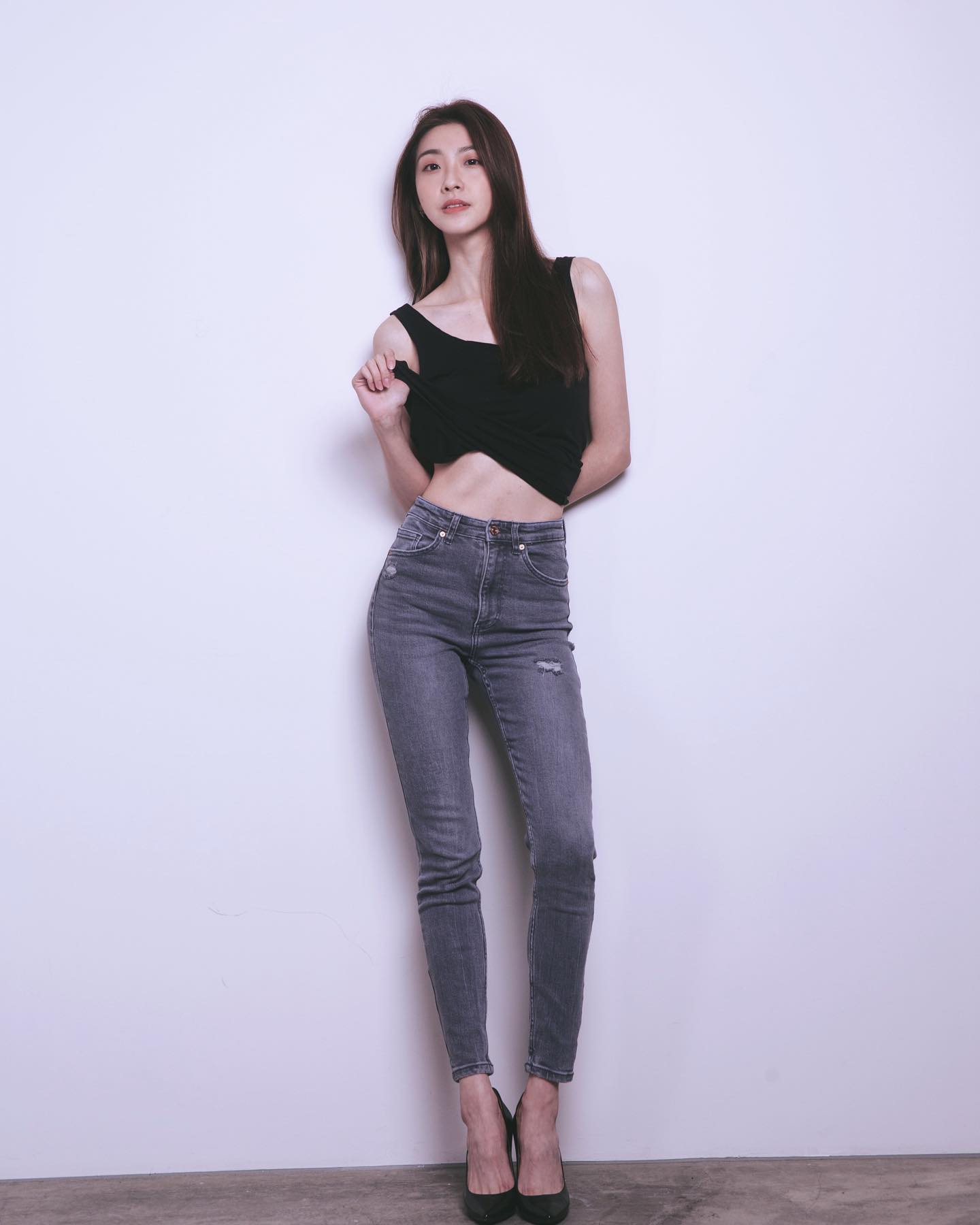 氣質女神「胡祖薇」秀養眼「腹肌」空靈氣質美的讓人想戀愛！身材好到太超過啦！-第1章-图片7