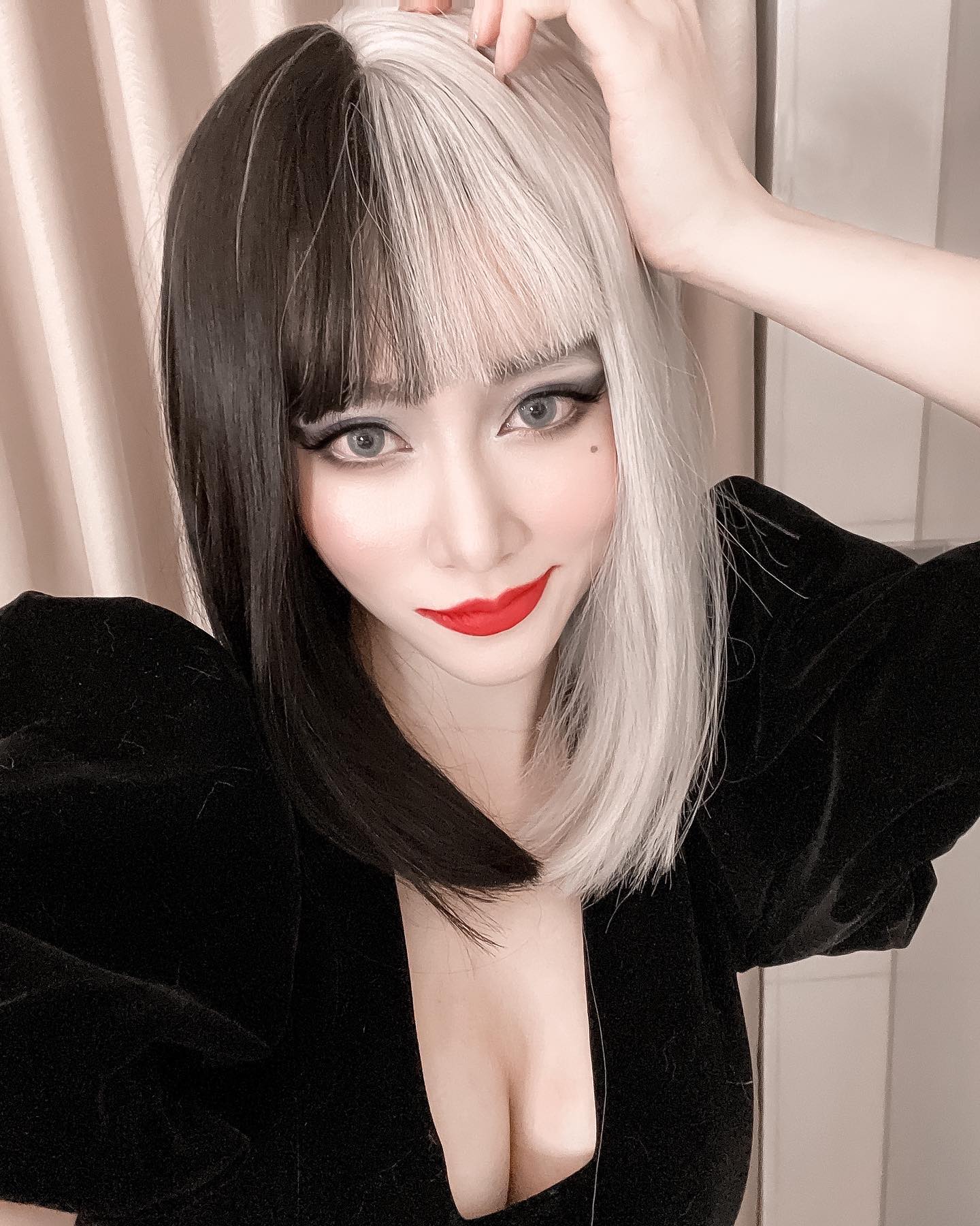 氣質爆乳正妹「篠崎泫」被她「飽滿乳量」嚇壞！ 白皙美腿有夠長-第1章-图片1