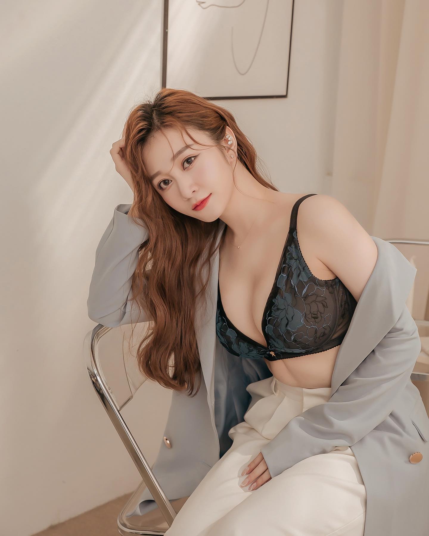 氣質爆乳正妹「篠崎泫」被她「飽滿乳量」嚇壞！ 白皙美腿有夠長-第1章-图片4