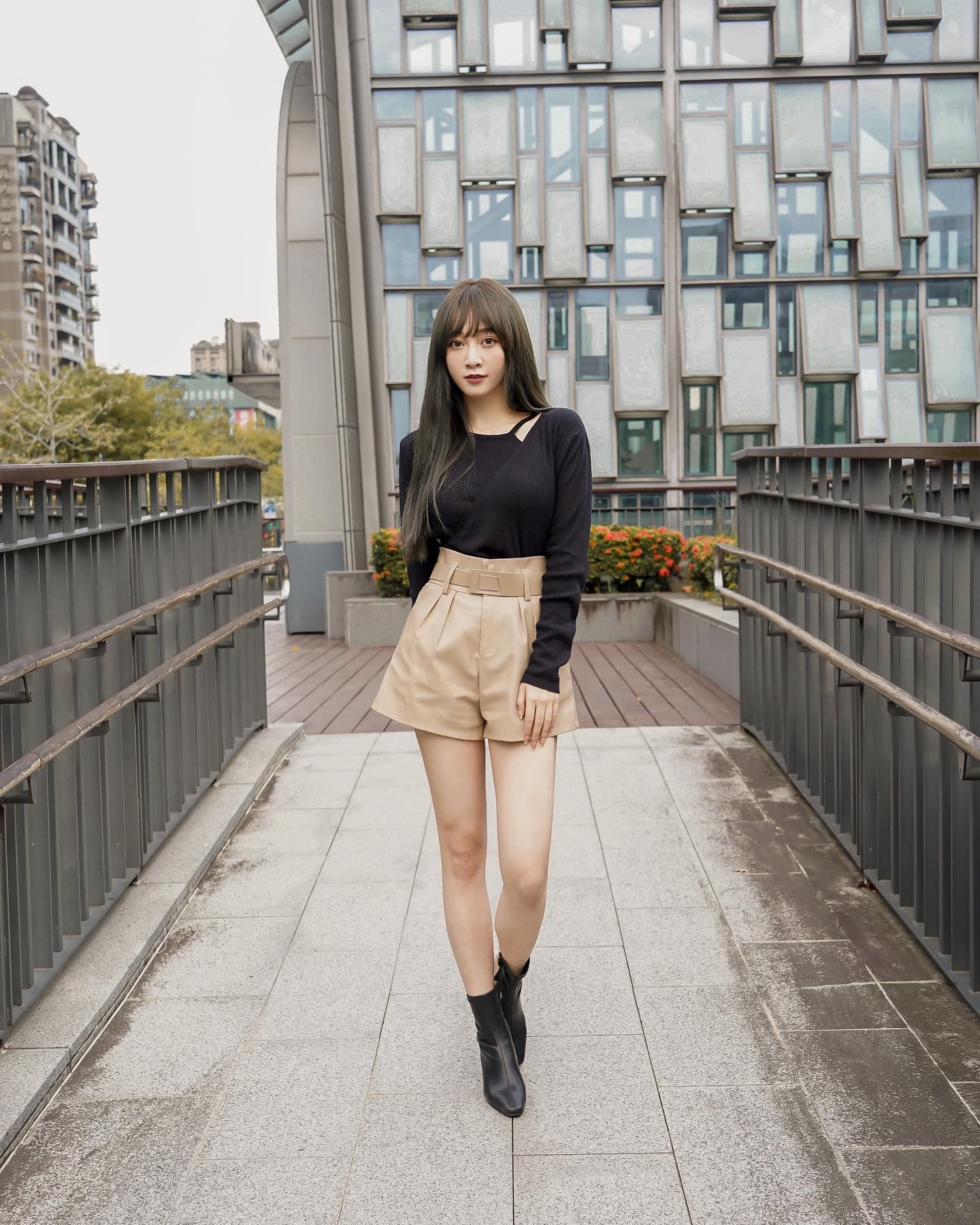 氣質爆乳正妹「篠崎泫」被她「飽滿乳量」嚇壞！ 白皙美腿有夠長-第1章-图片6