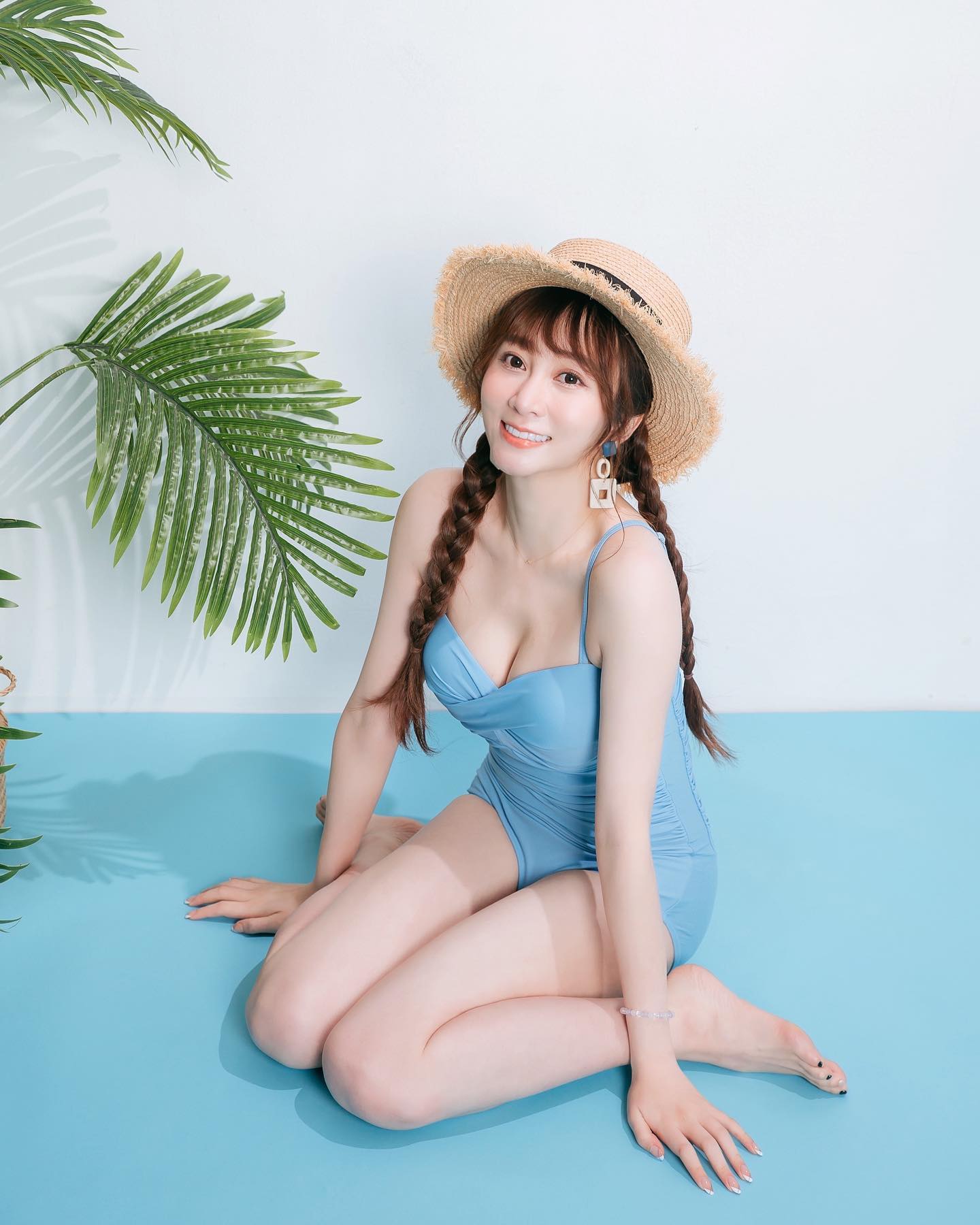 氣質爆乳正妹「篠崎泫」被她「飽滿乳量」嚇壞！ 白皙美腿有夠長-第1章-图片3